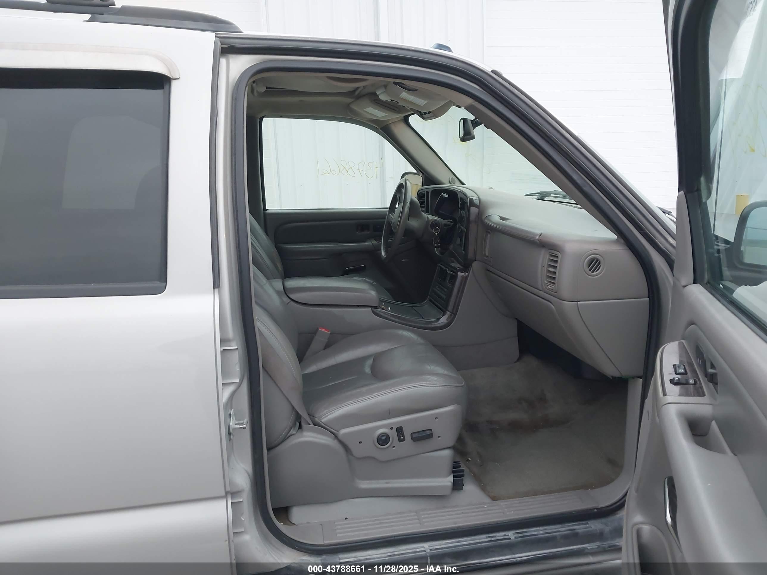 GMC YUKON image 5