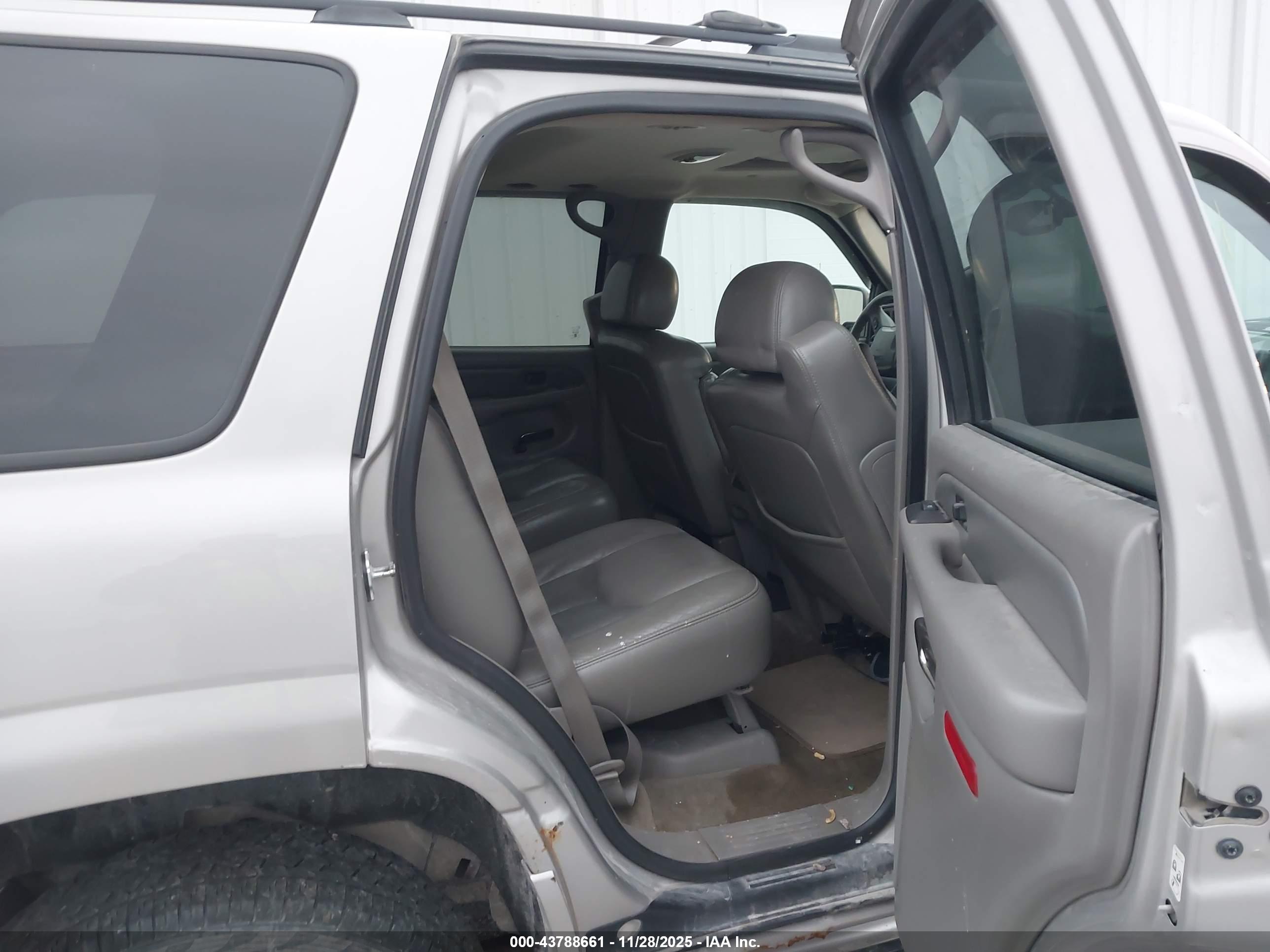 GMC YUKON image 8