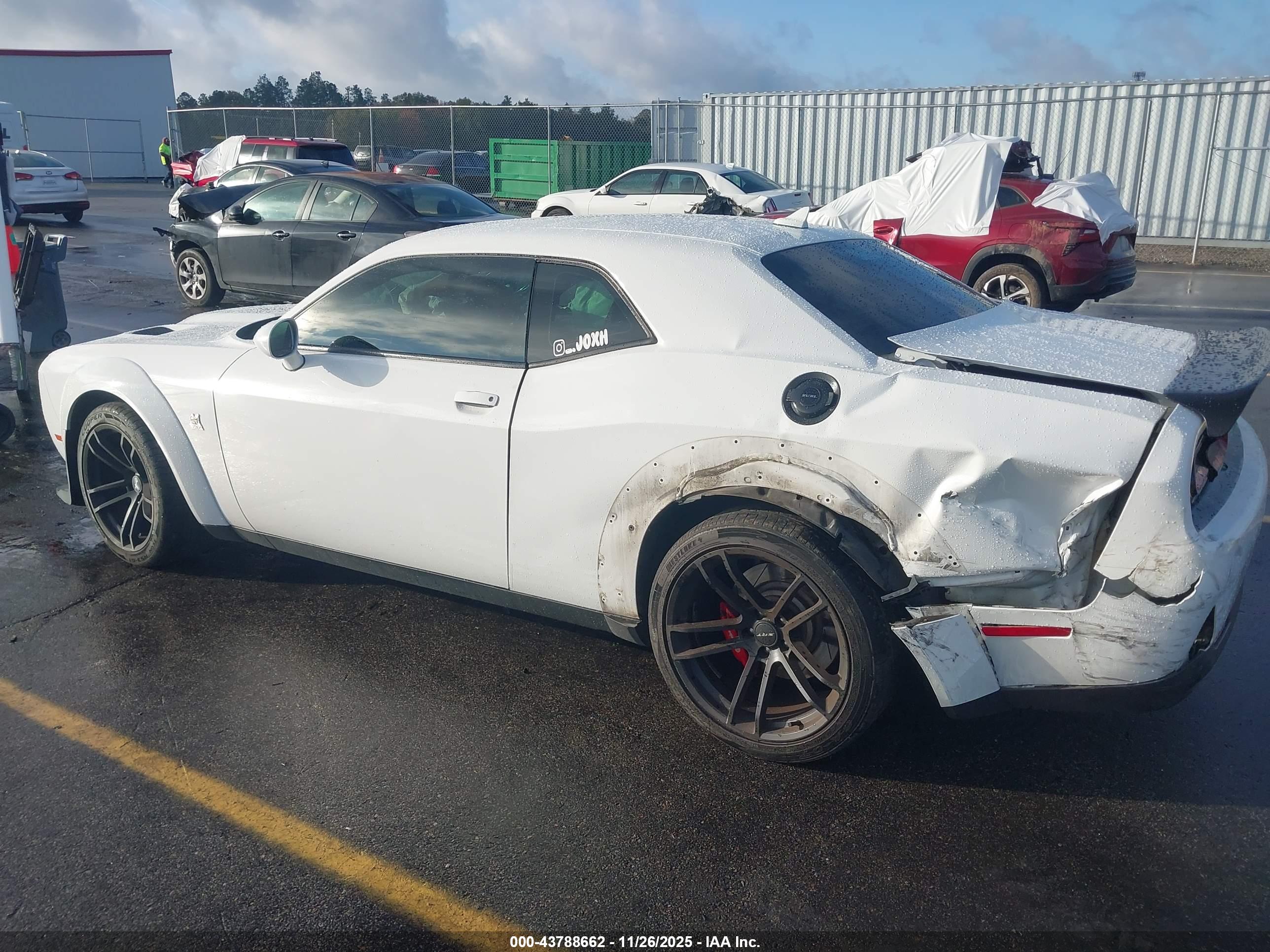 DODGE CHALLENGER image 3