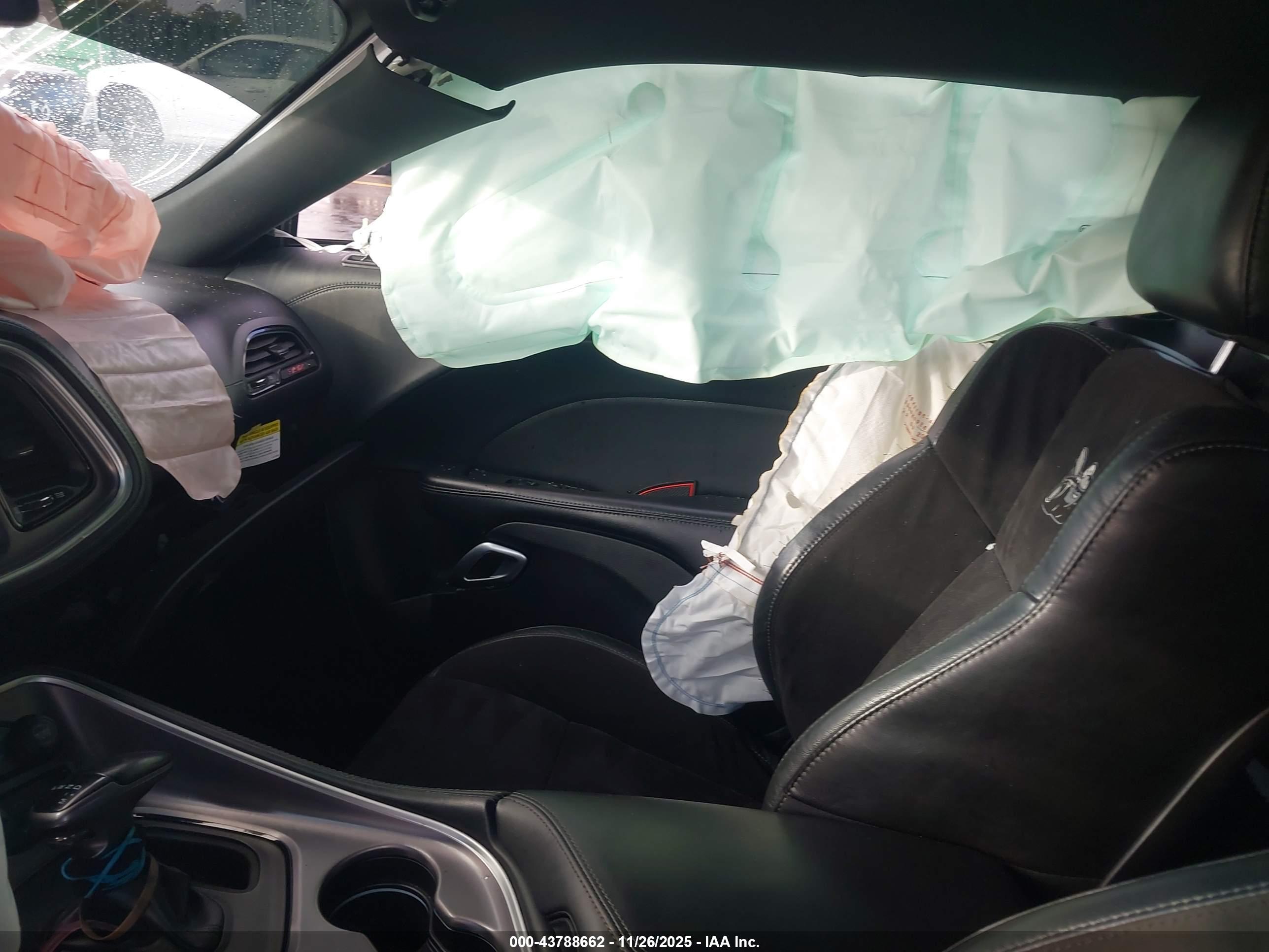 DODGE CHALLENGER image 5