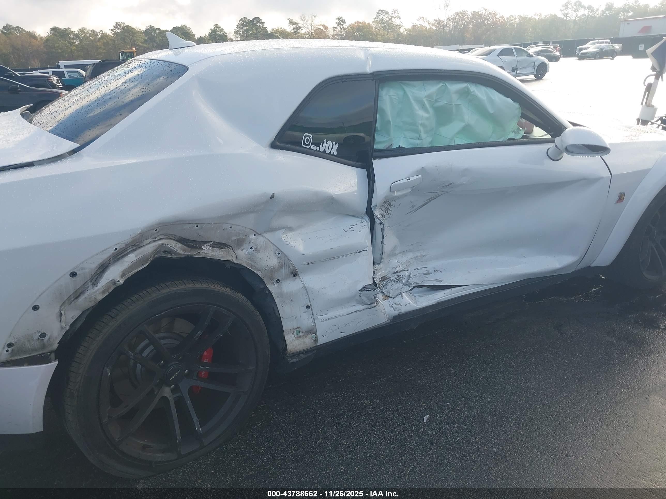 DODGE CHALLENGER image 6