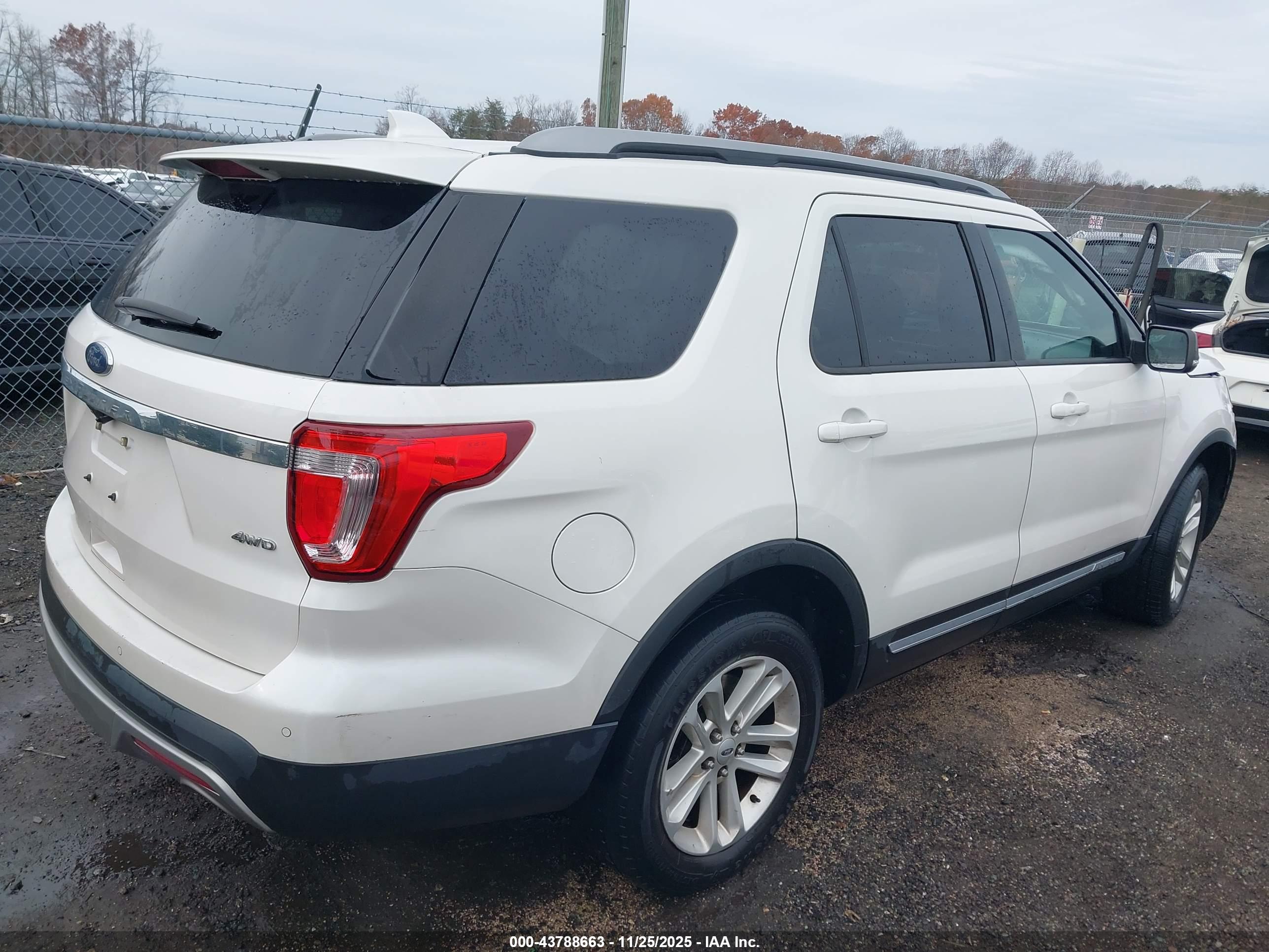 FORD EXPLORER image 4