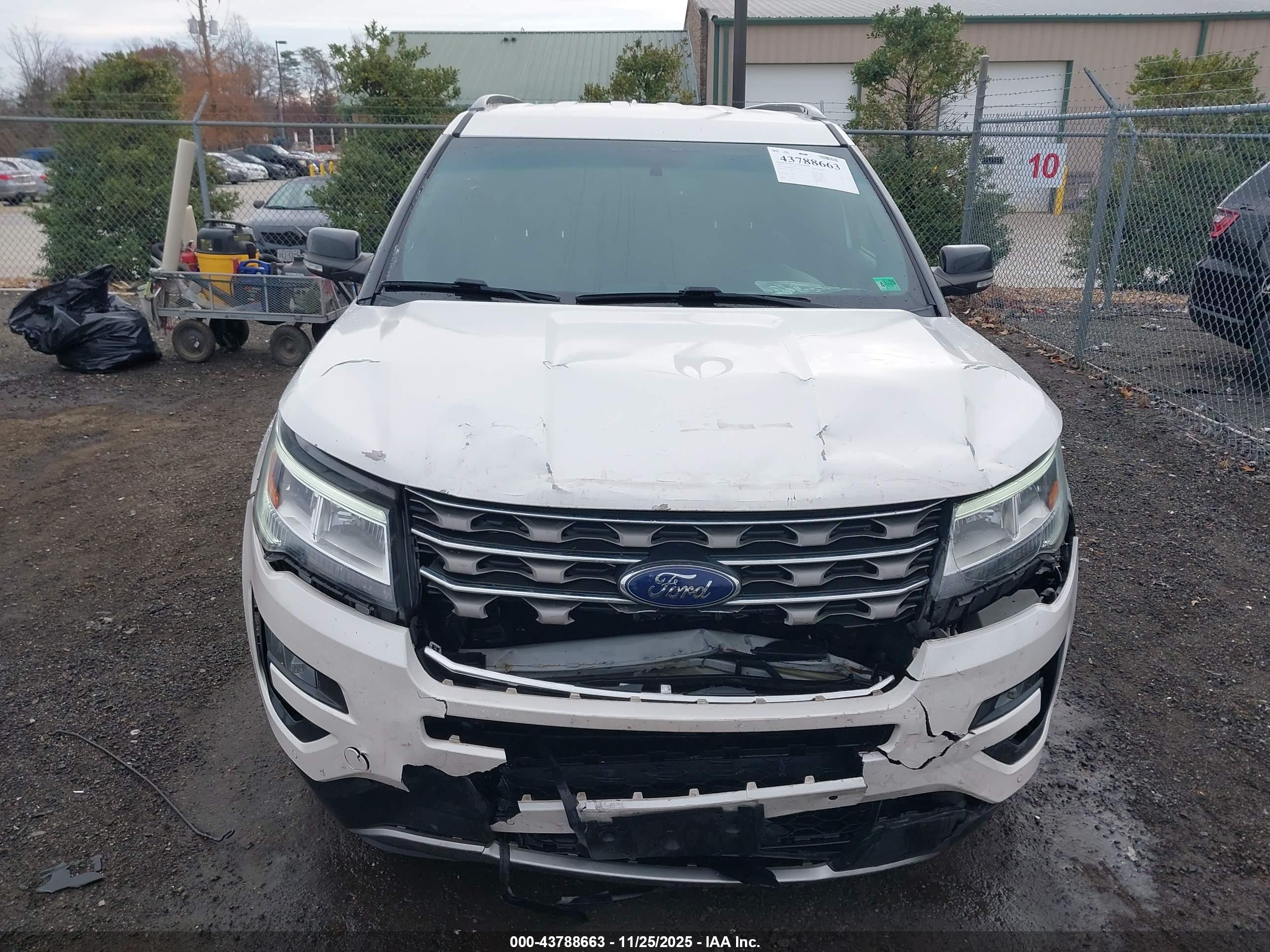 FORD EXPLORER image 6
