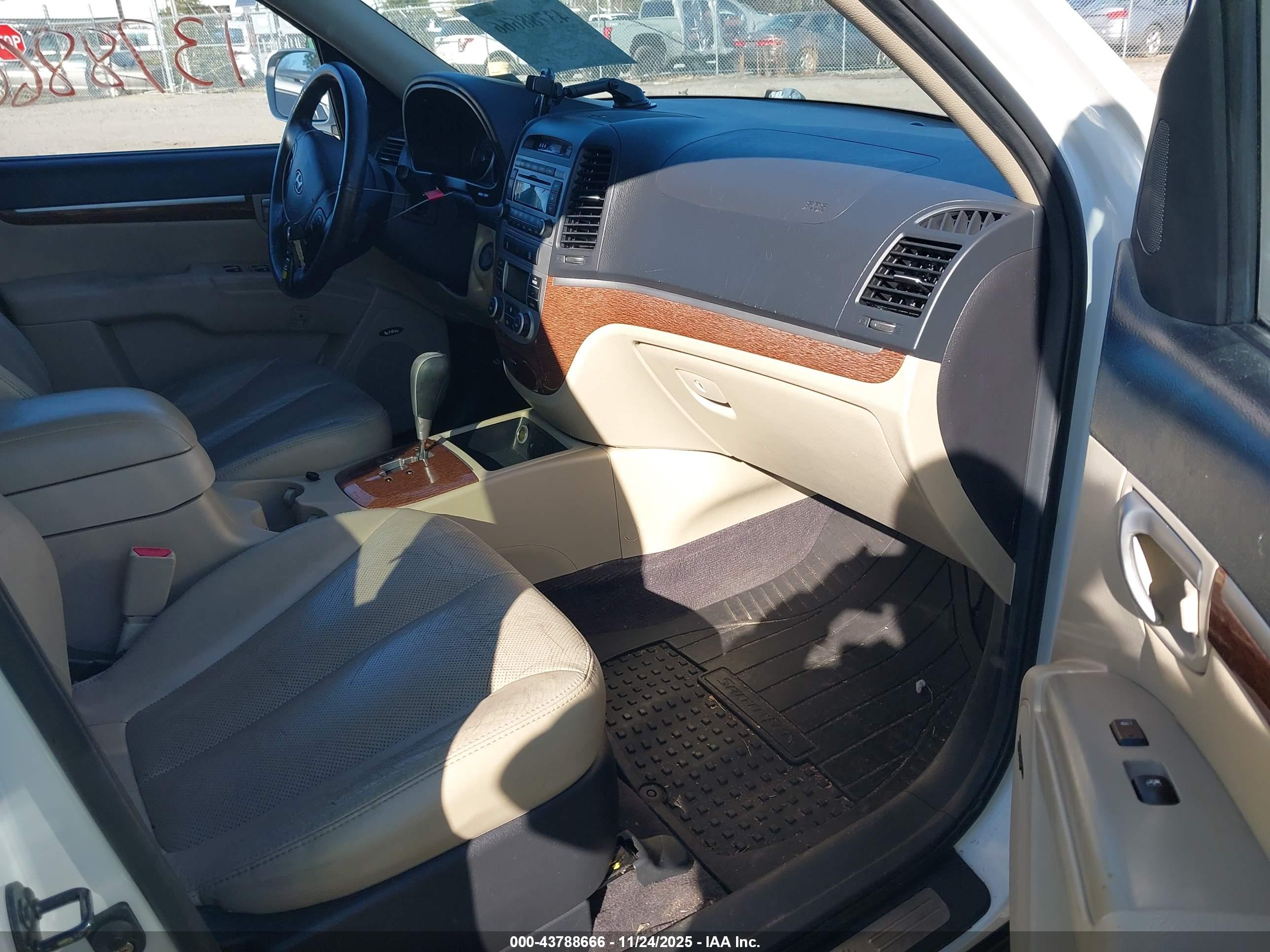 HYUNDAI SANTA image 5