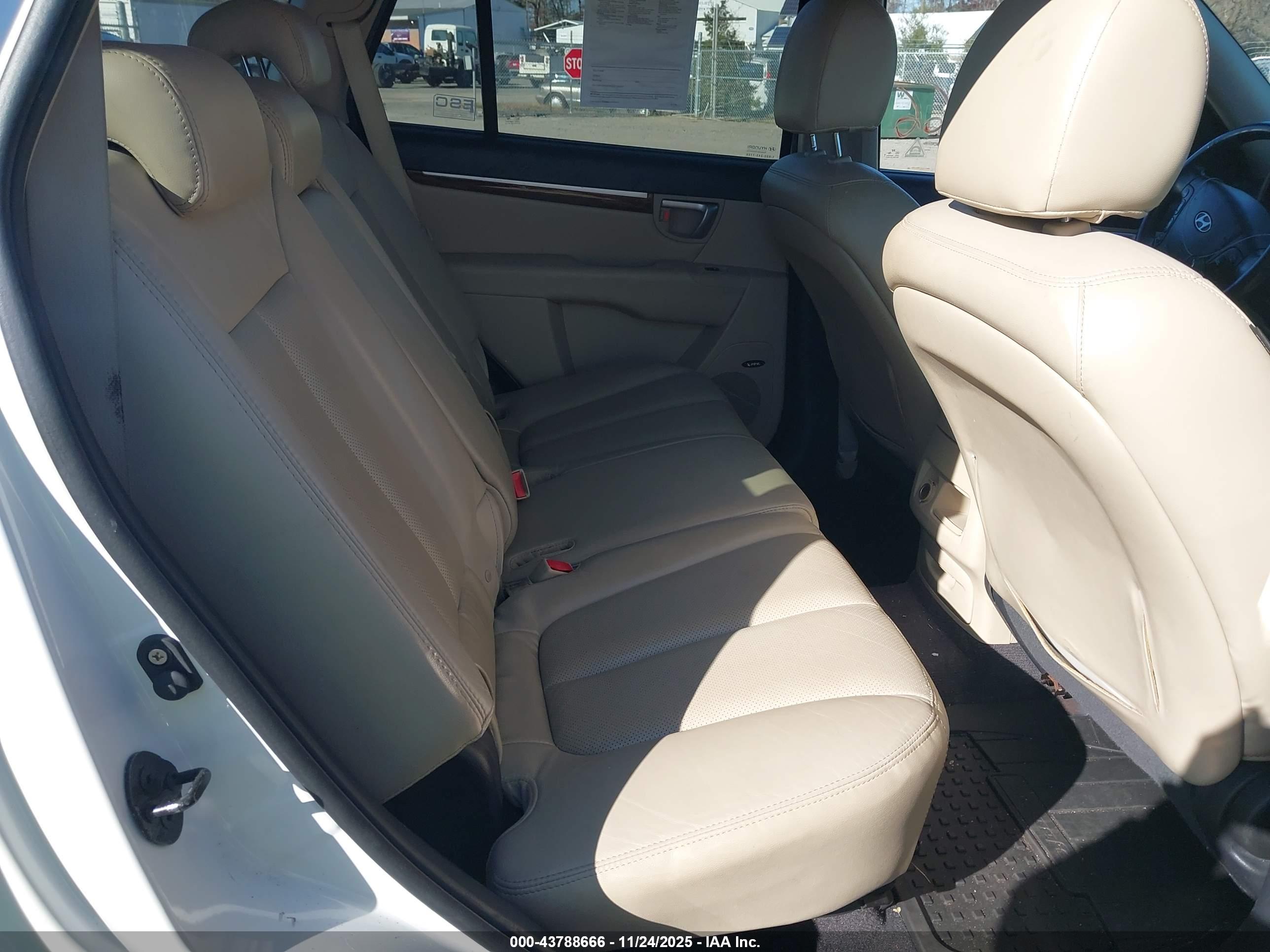 HYUNDAI SANTA image 8
