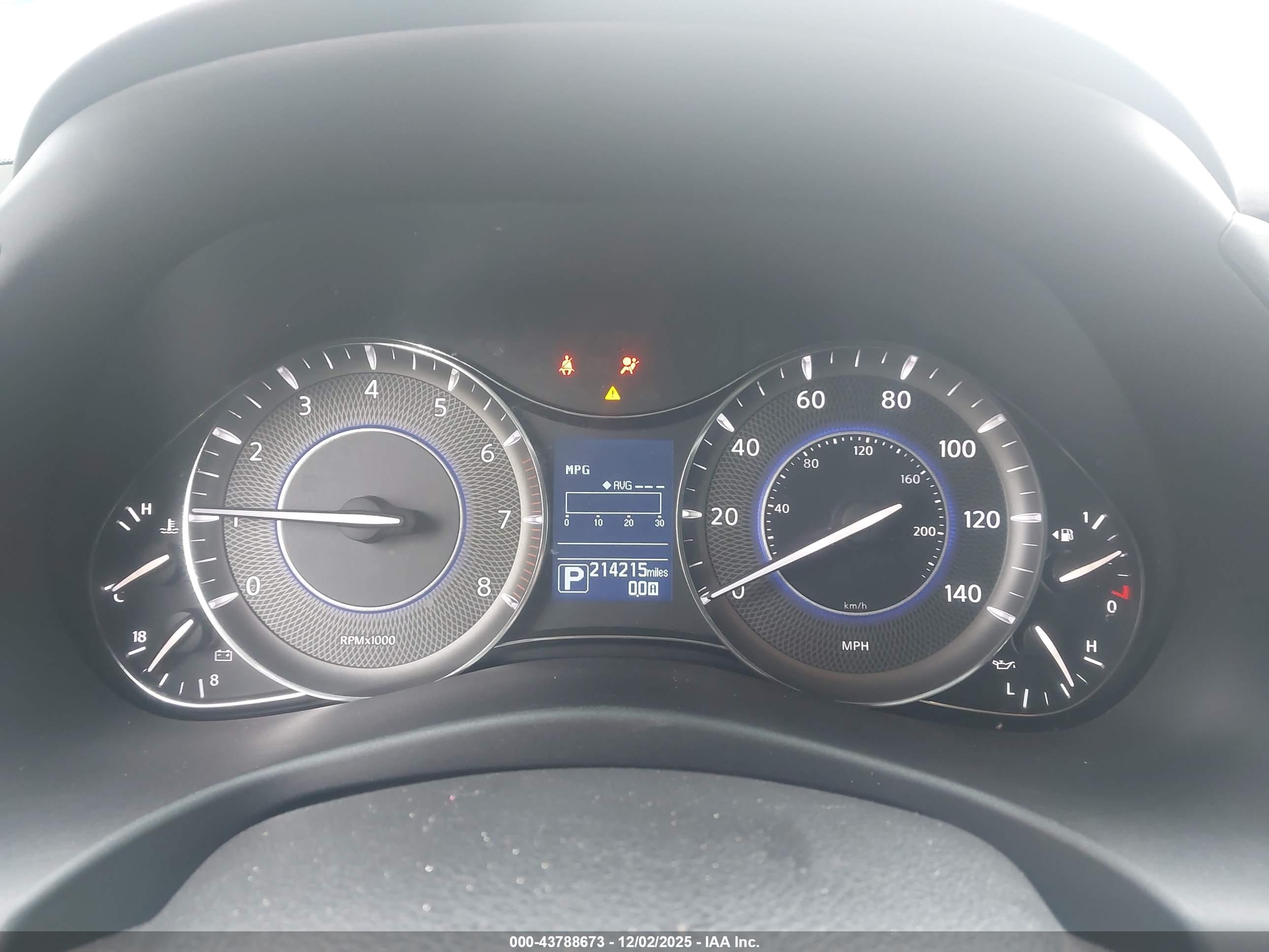 INFINITI QX80 image 7