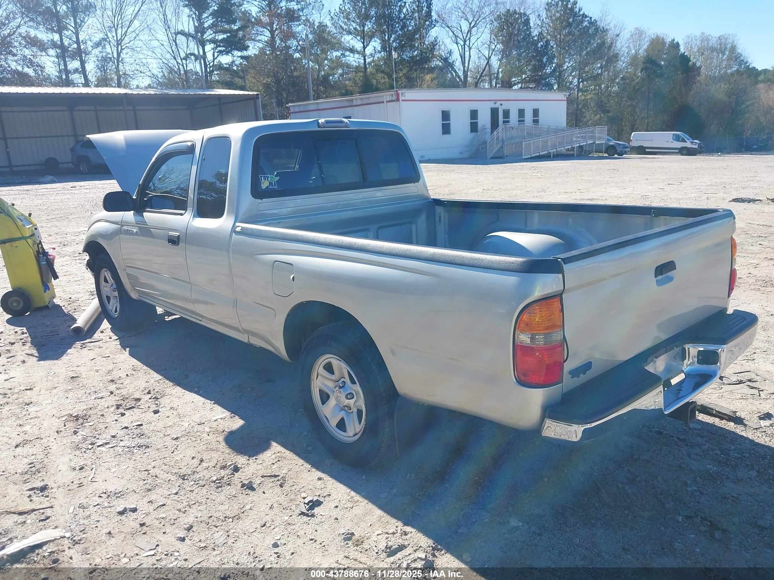 TOYOTA TACOMA image 3
