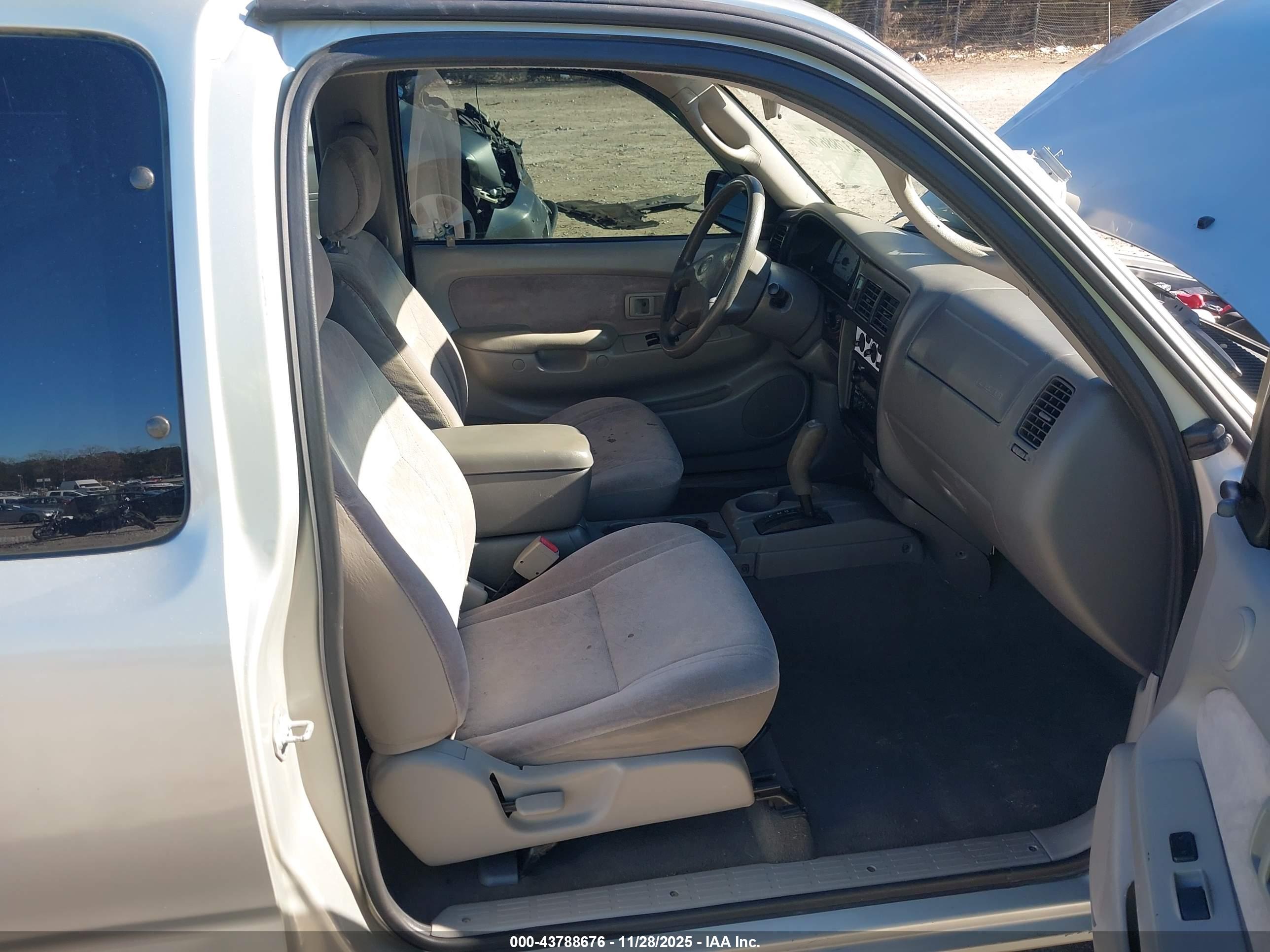 TOYOTA TACOMA image 5