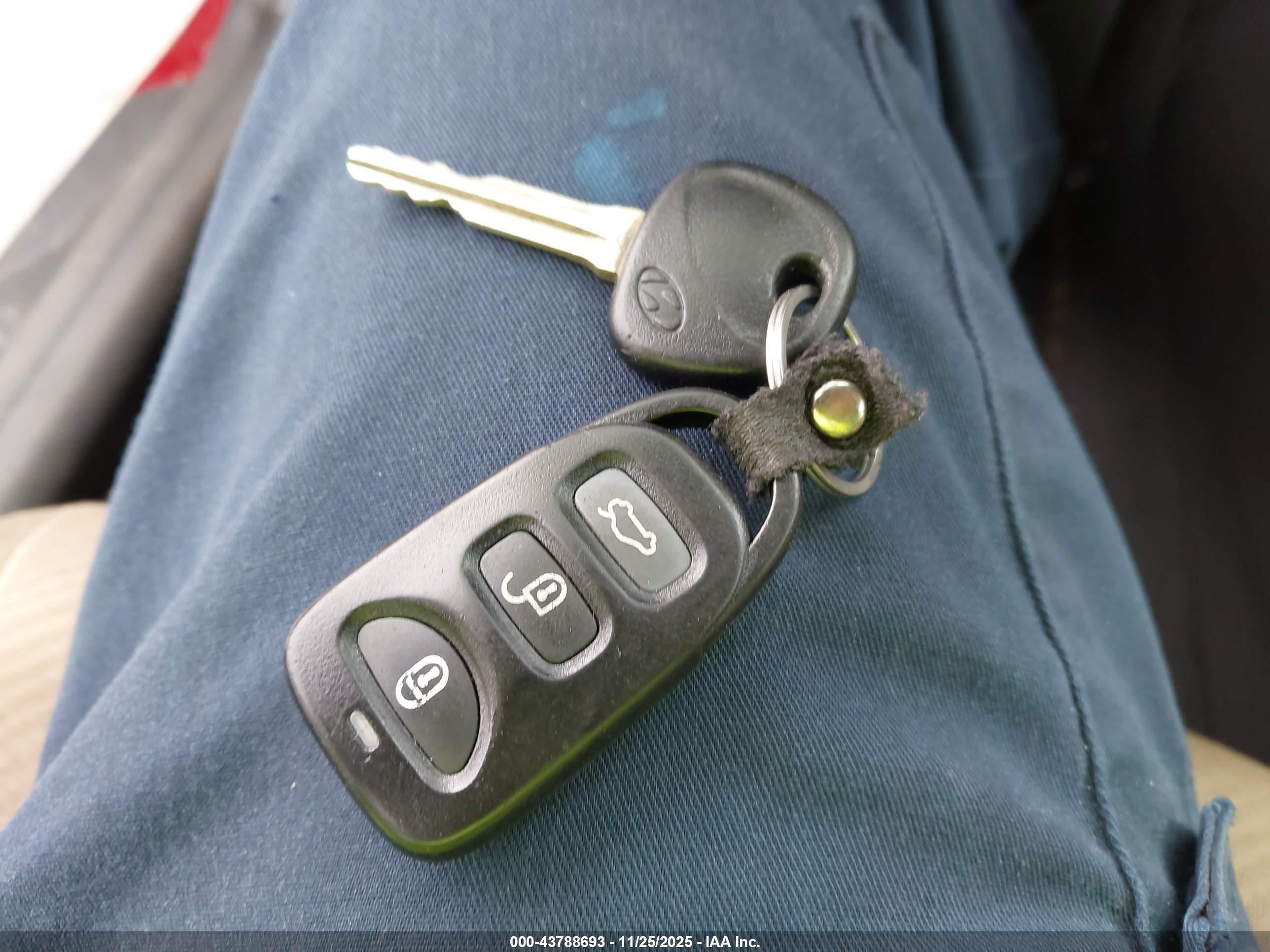 HYUNDAI ELANTRA image 11