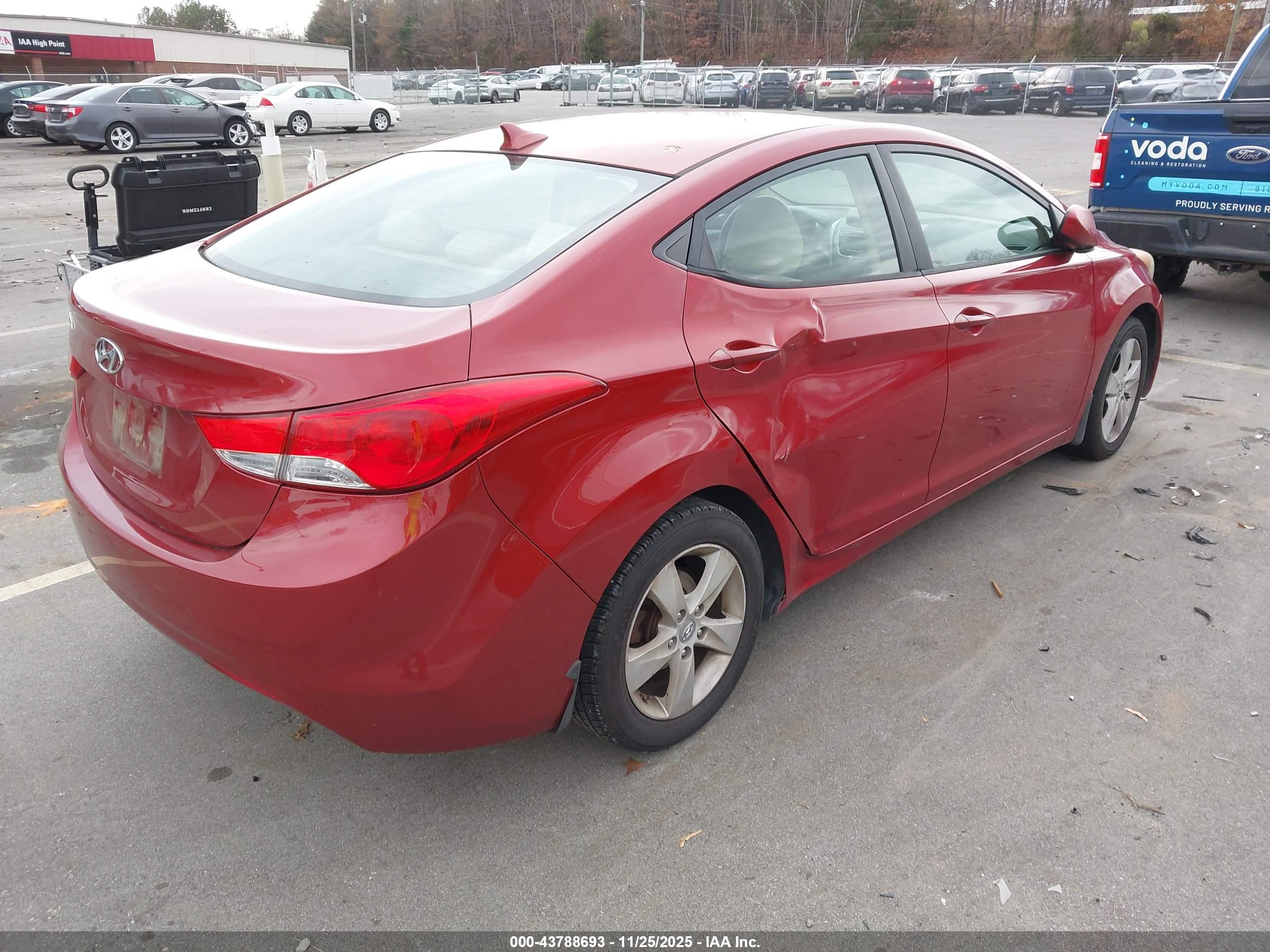 HYUNDAI ELANTRA image 4