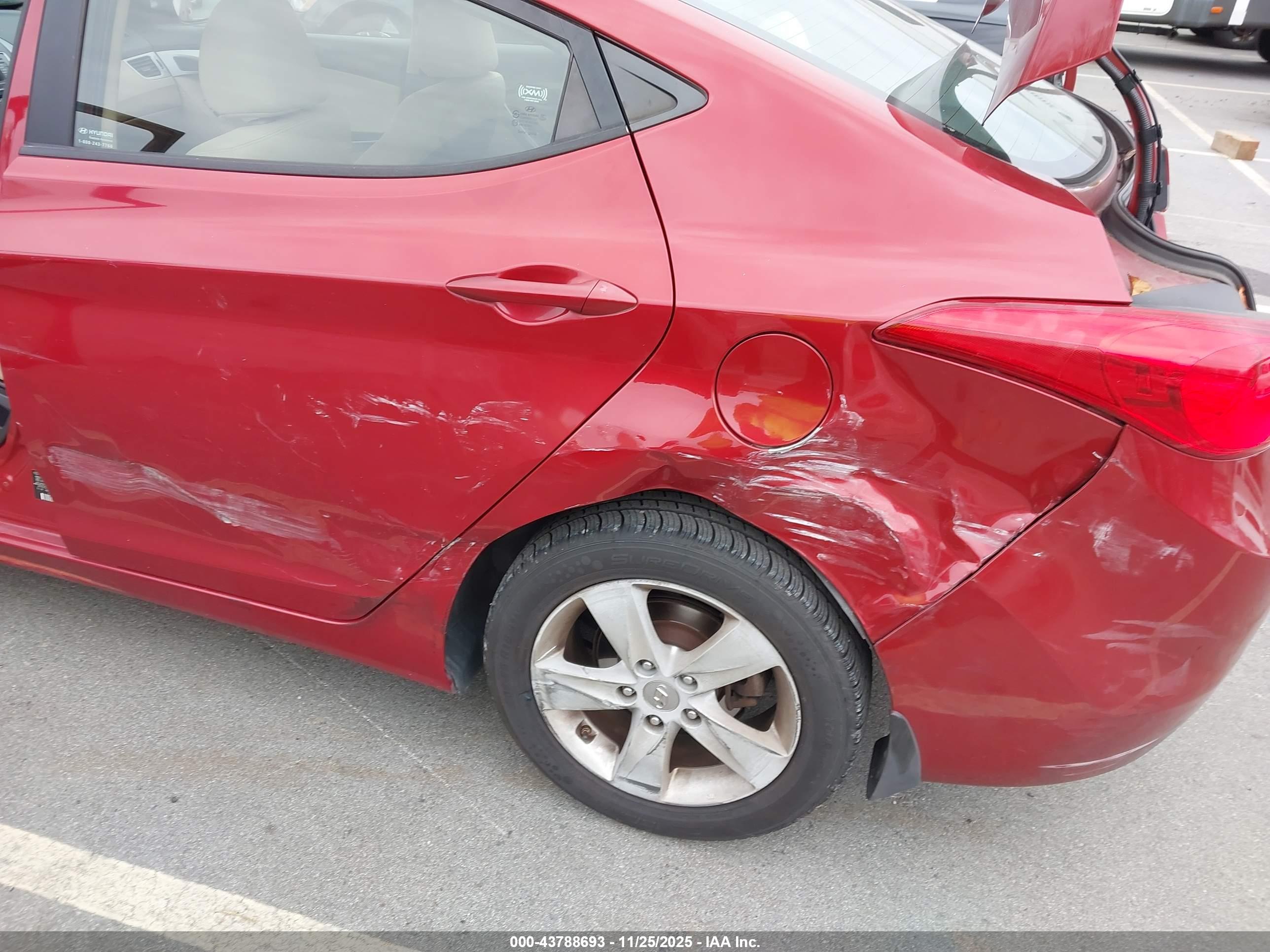 HYUNDAI ELANTRA image 6