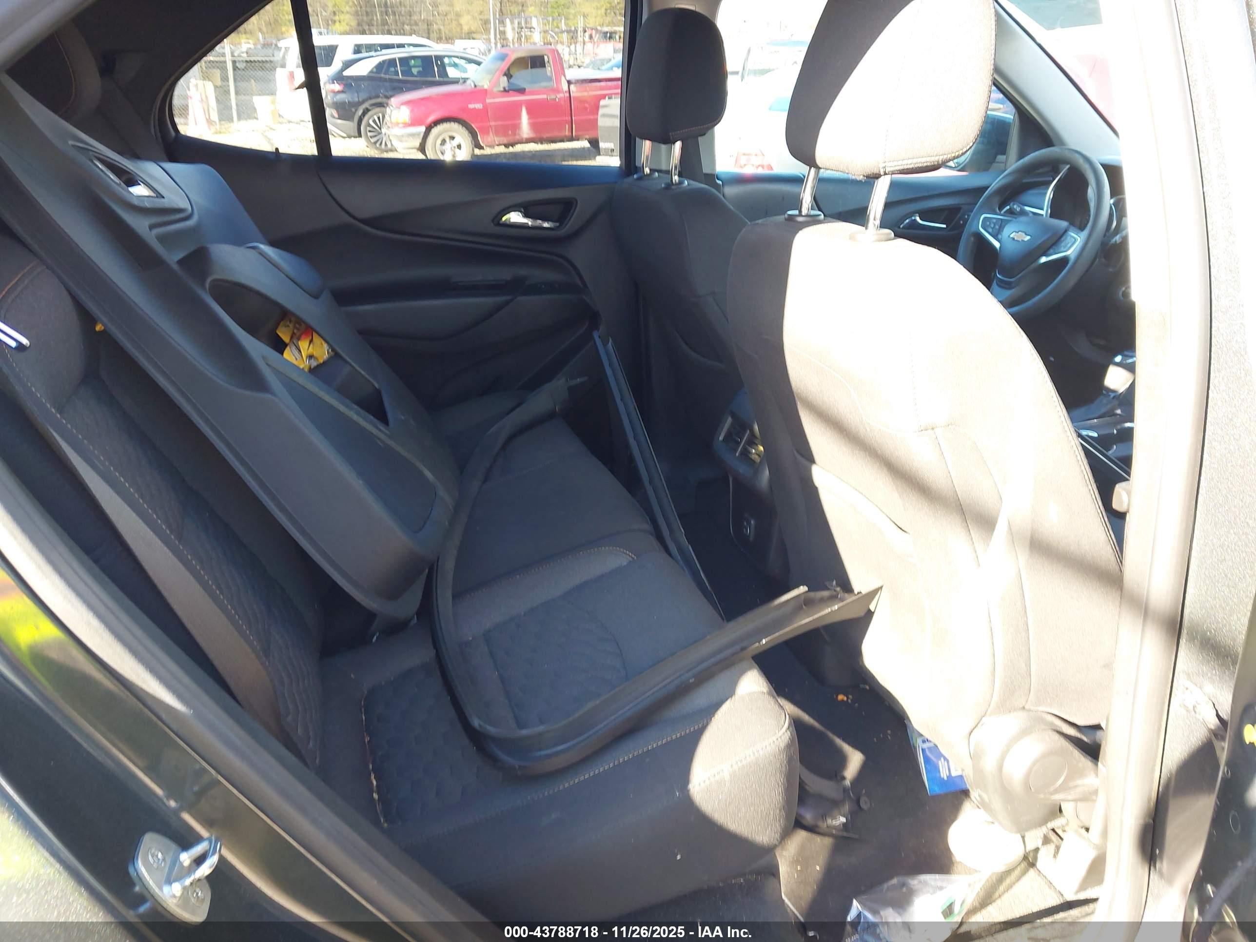 CHEVROLET EQUINOX image 8