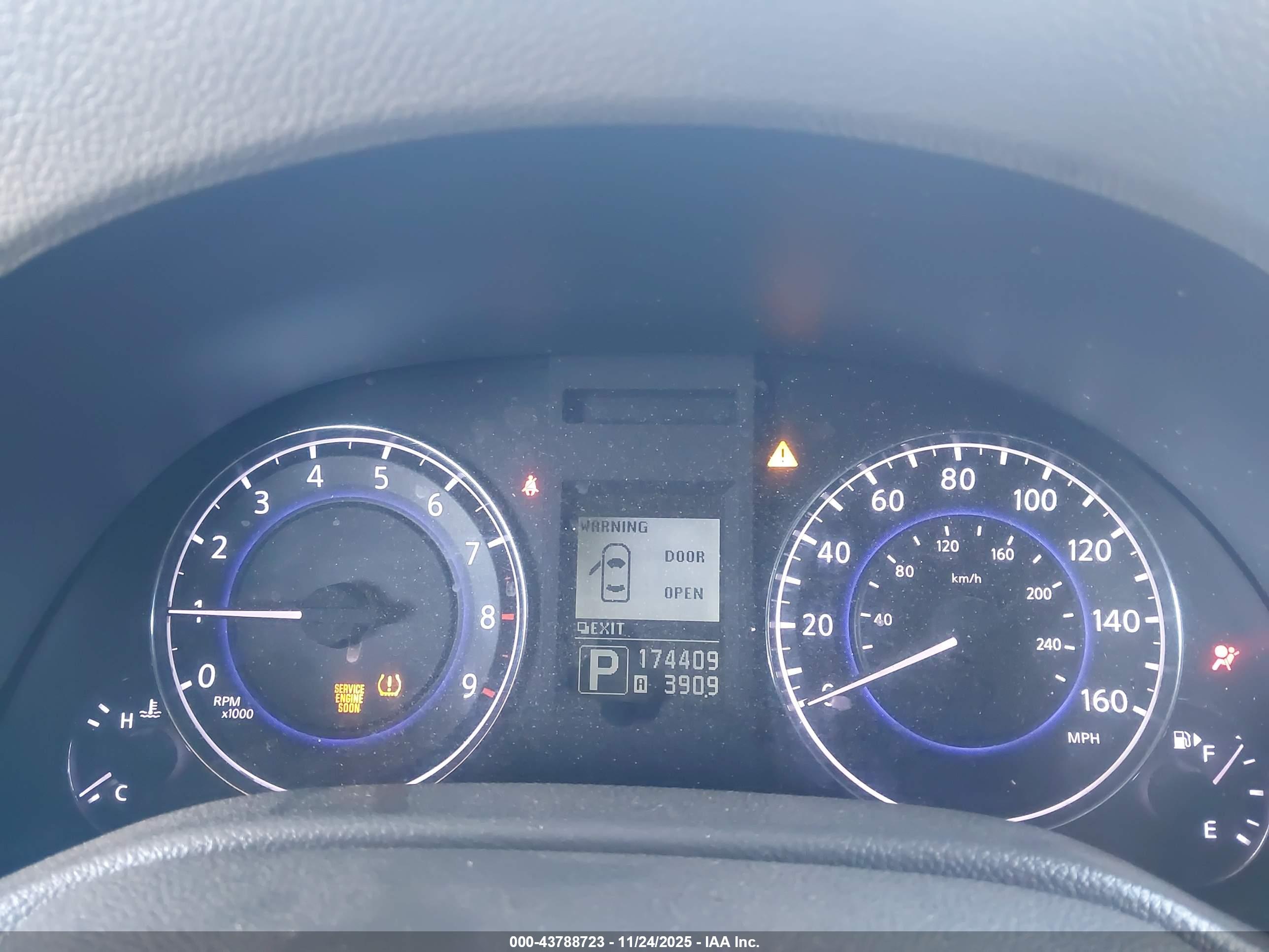 INFINITI G37 image 7