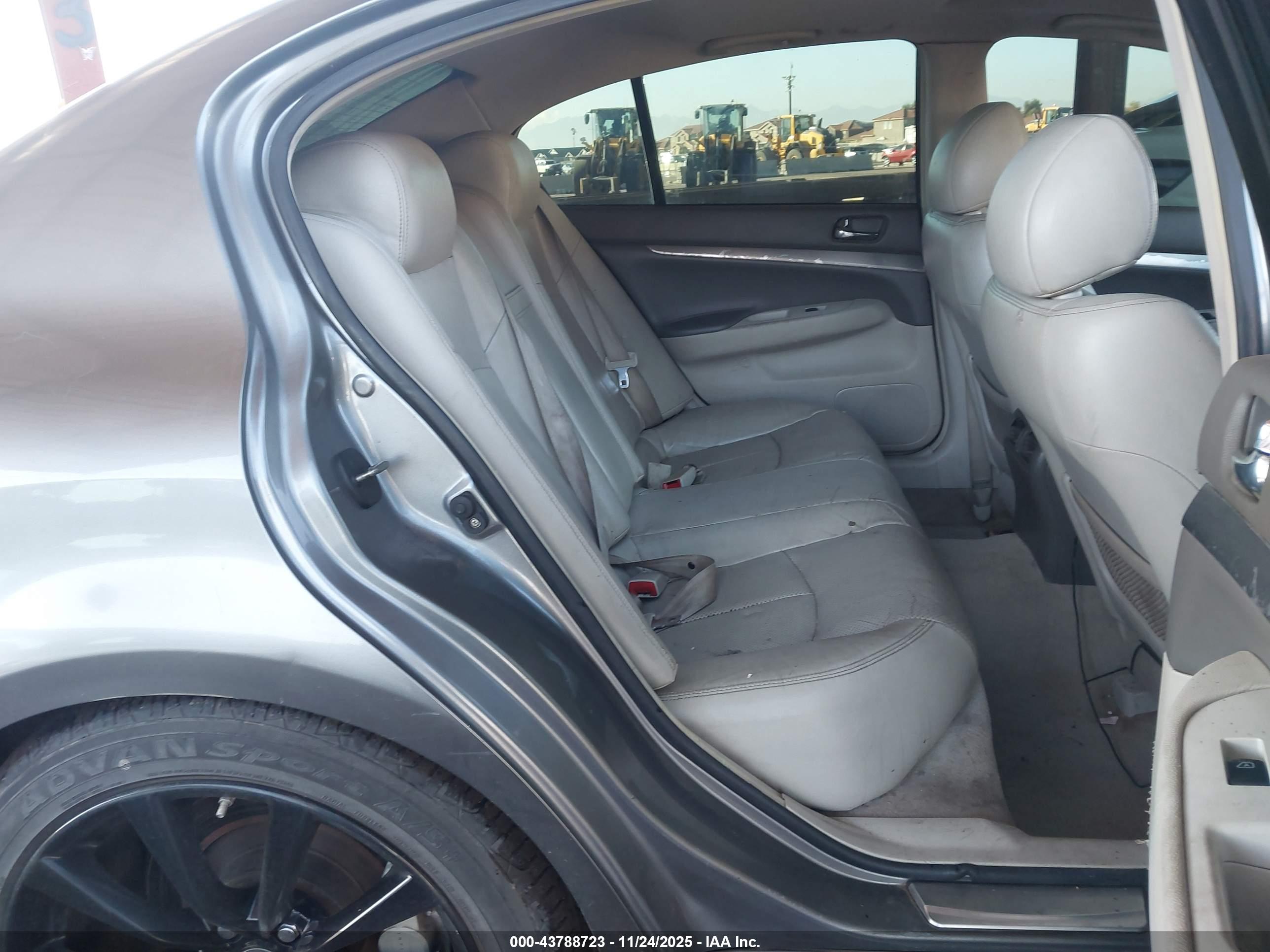 INFINITI G37 image 8