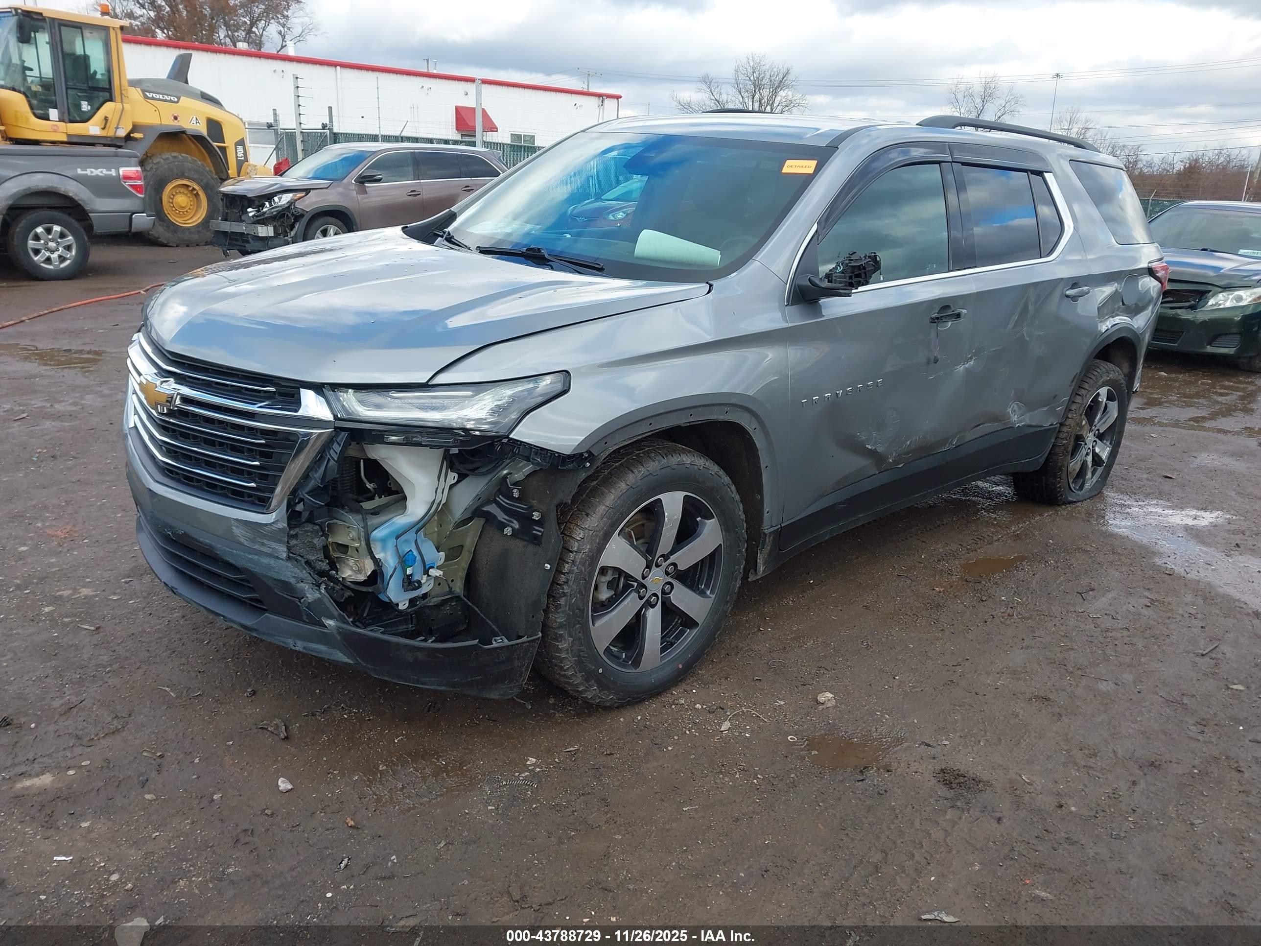 CHEVROLET TRAVERSE image 2