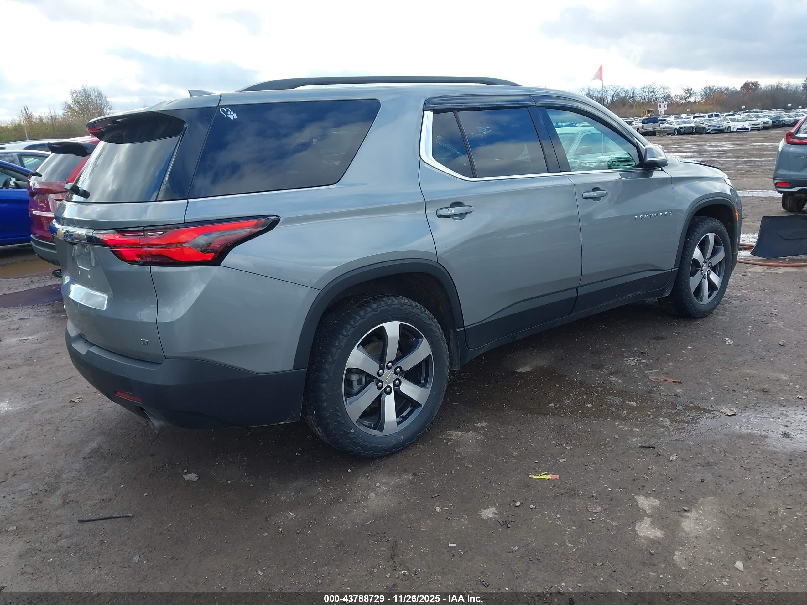 CHEVROLET TRAVERSE image 4