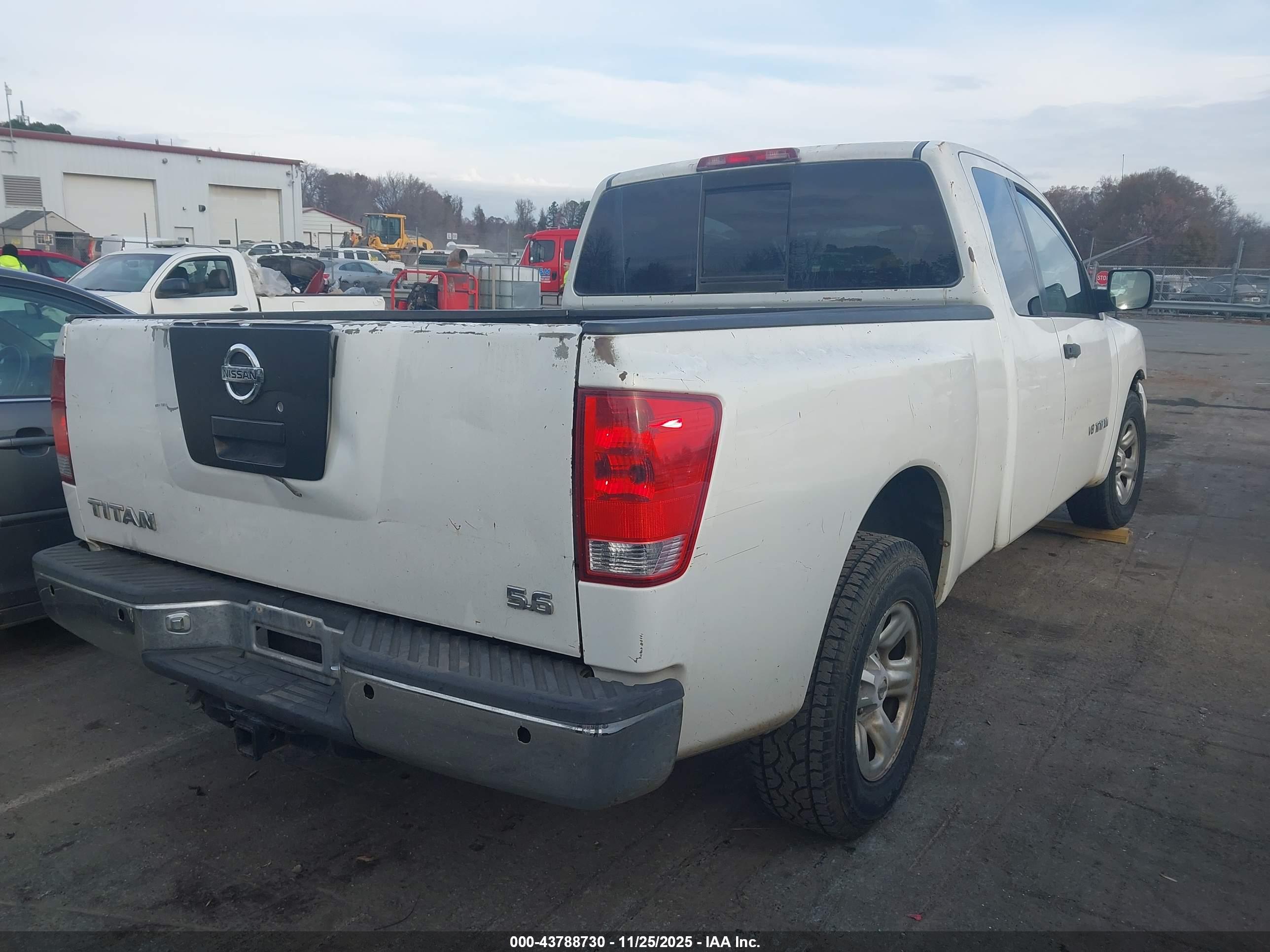 NISSAN TITAN image 4