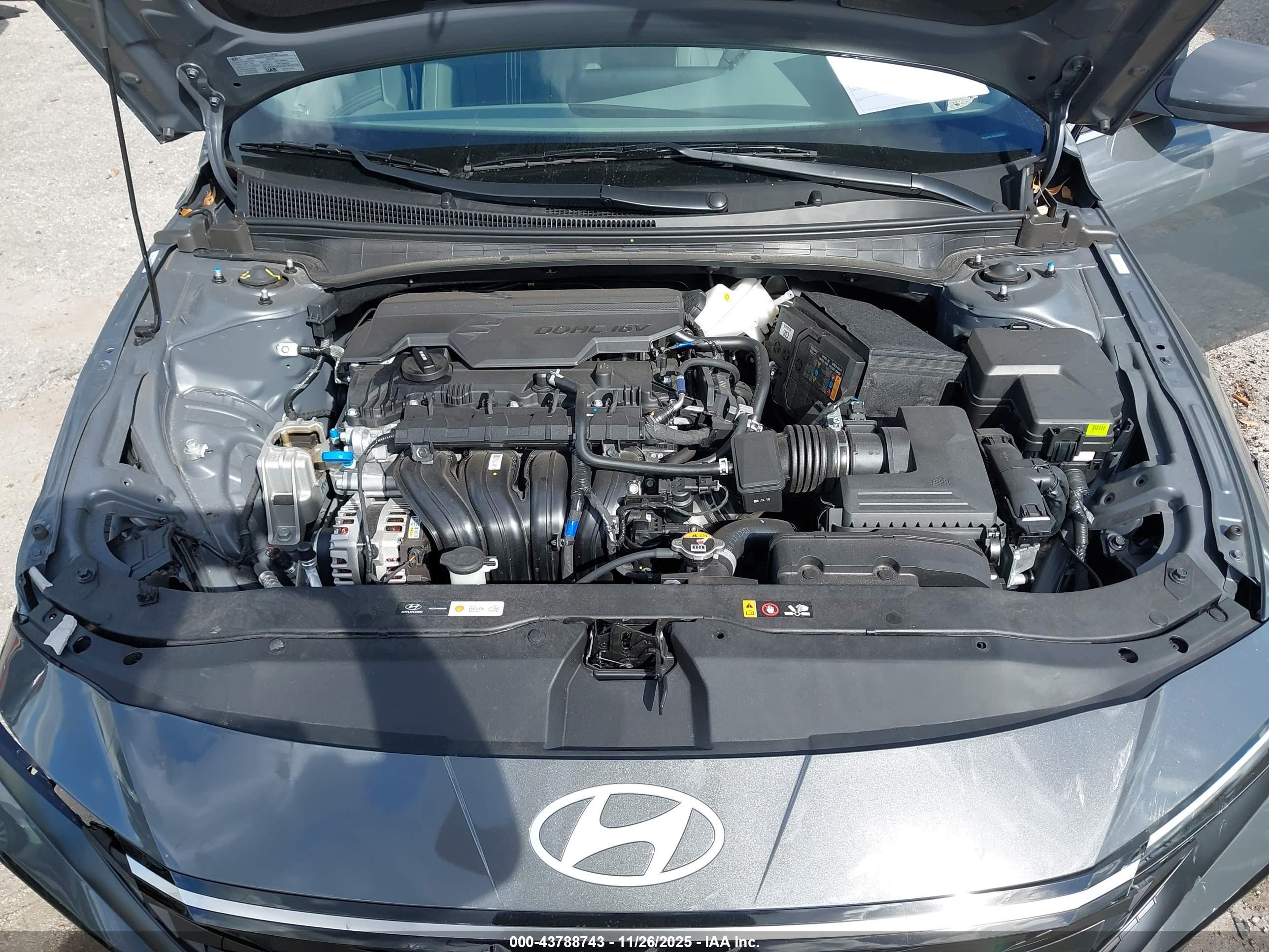 HYUNDAI ELANTRA image 10
