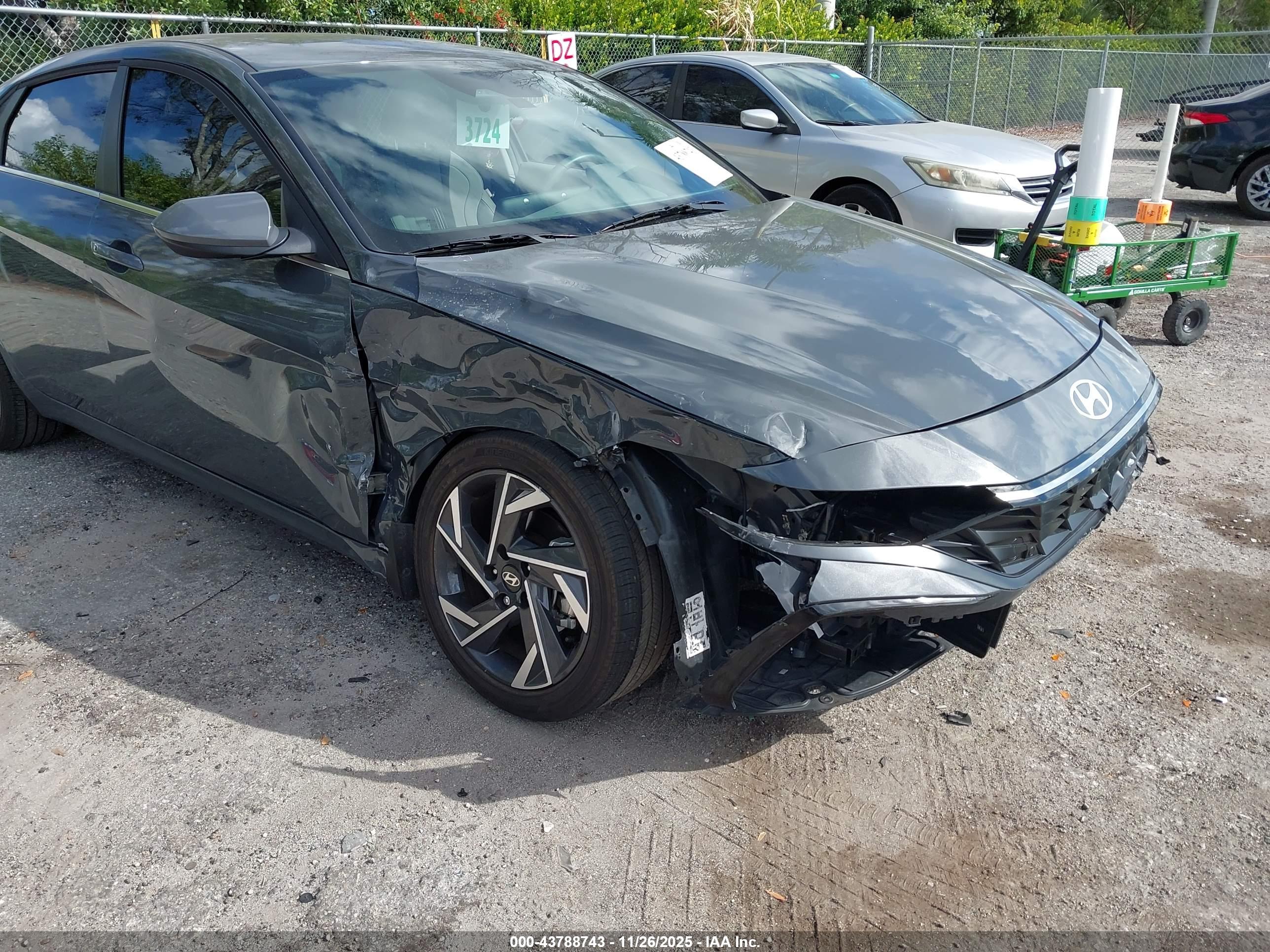 HYUNDAI ELANTRA image 6