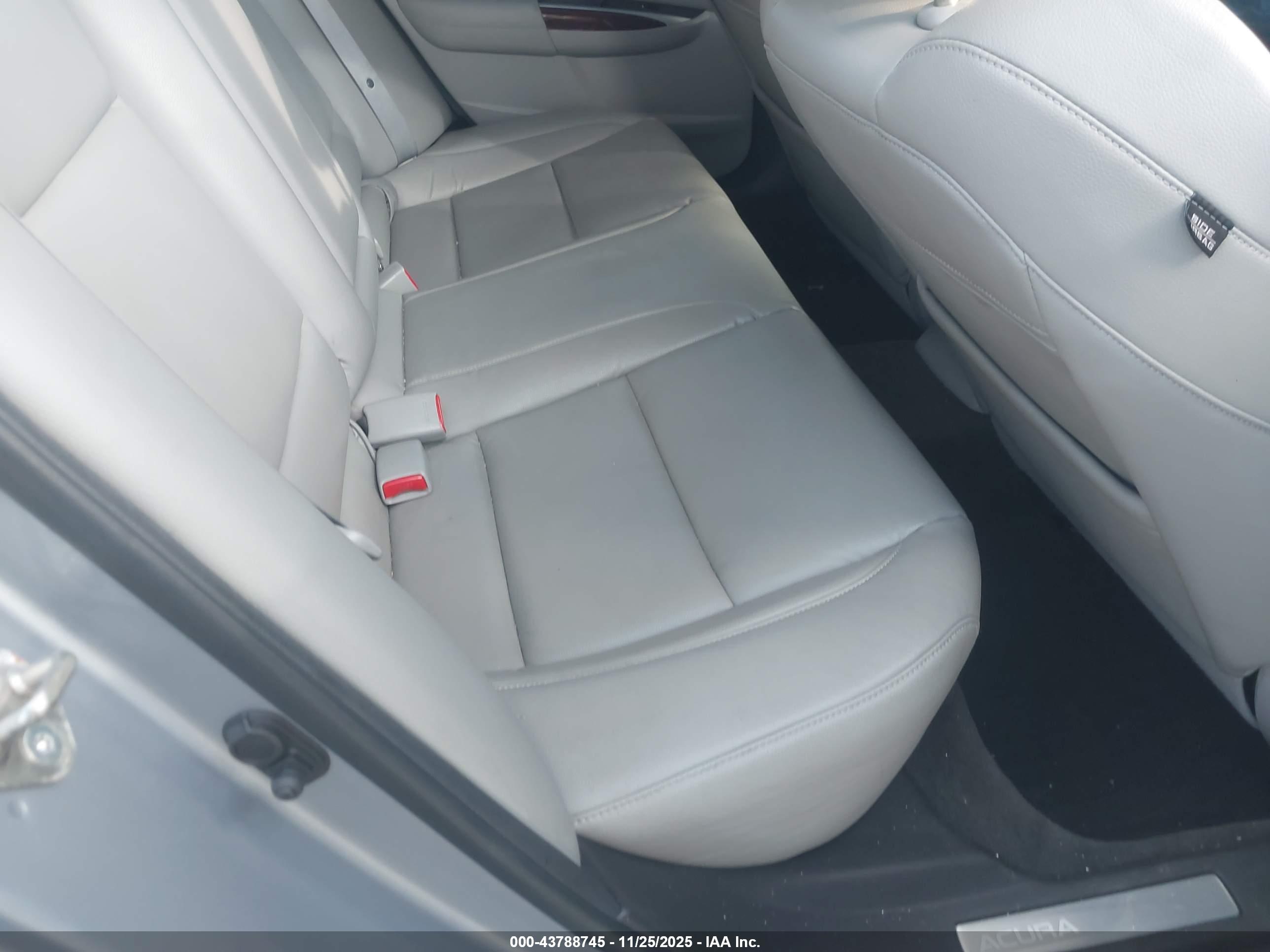 ACURA TLX image 8