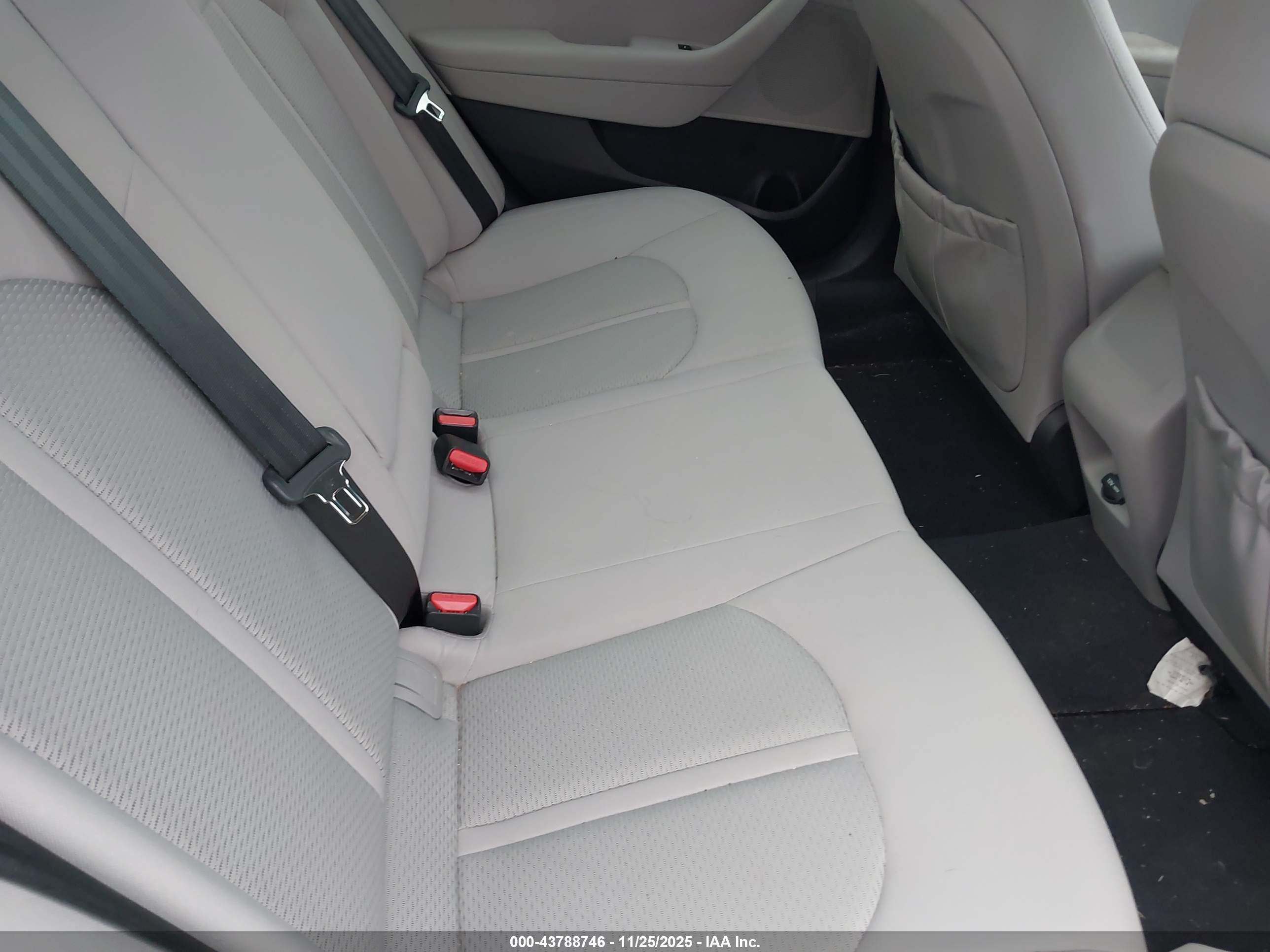 HYUNDAI SONATA image 8