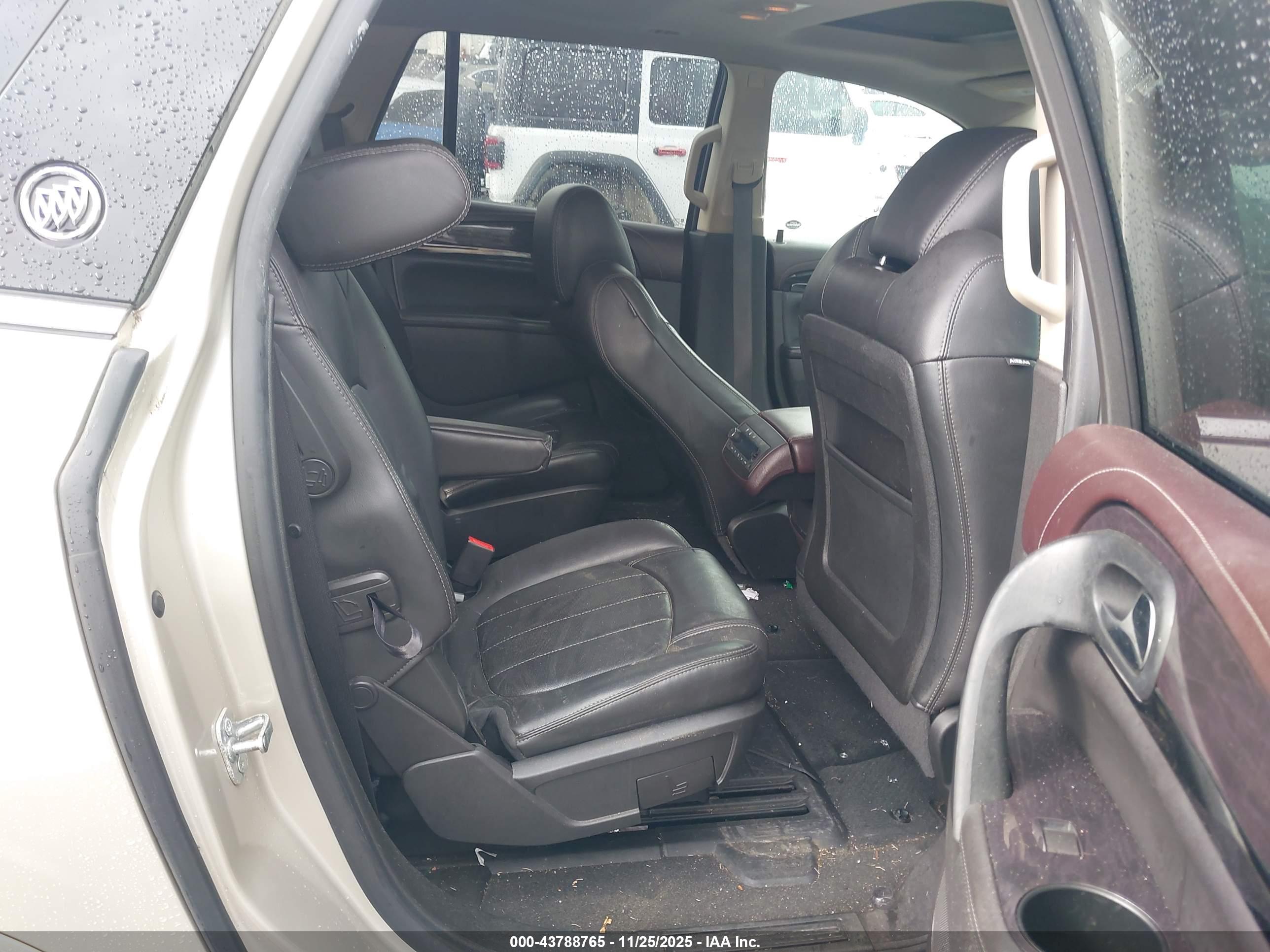 BUICK ENCLAVE image 8