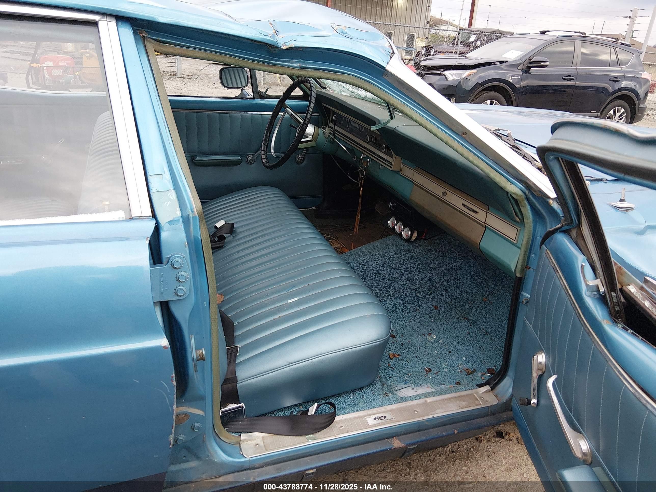 FORD FAIRLANE image 5