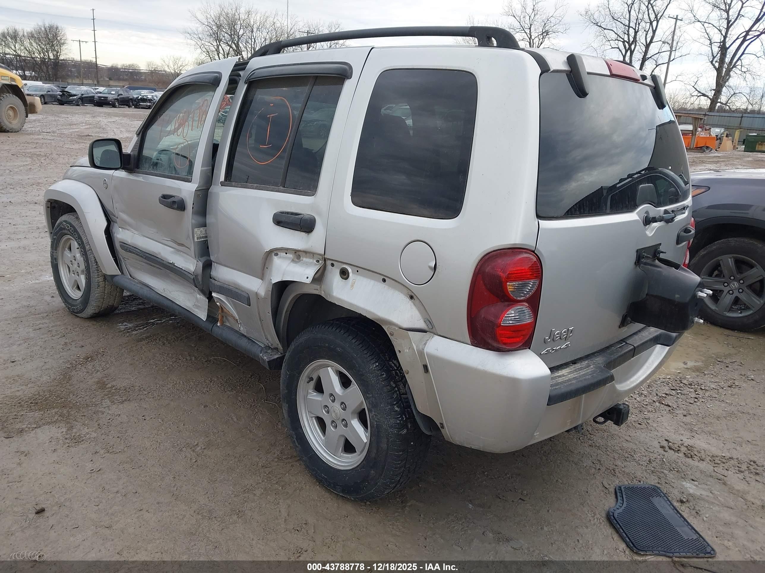 JEEP LIBERTY image 3
