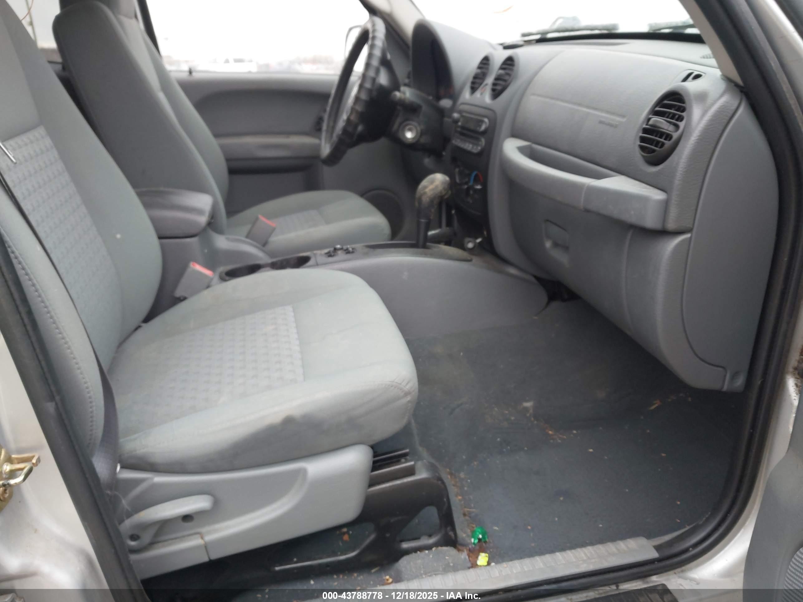 JEEP LIBERTY image 5