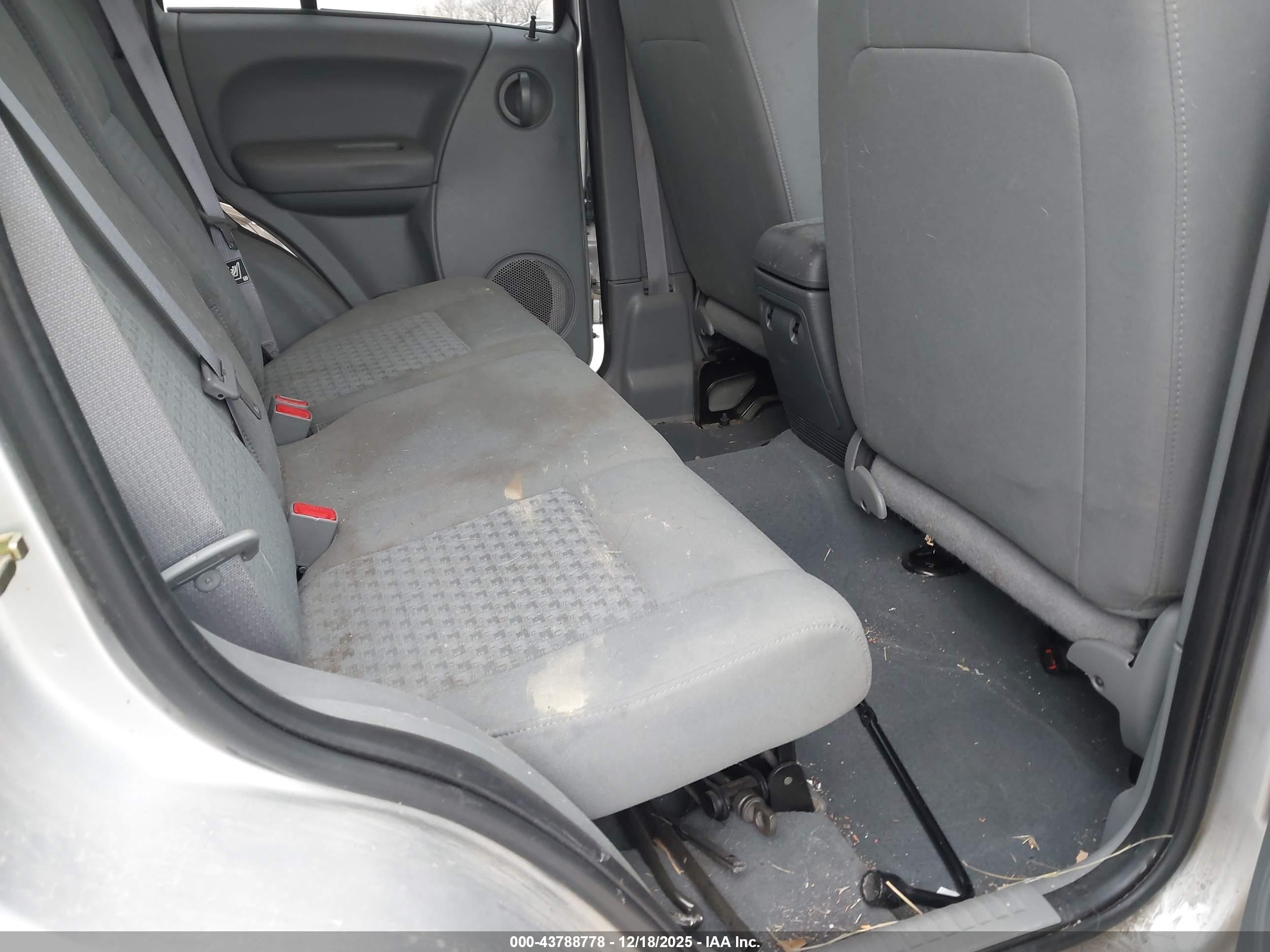 JEEP LIBERTY image 8
