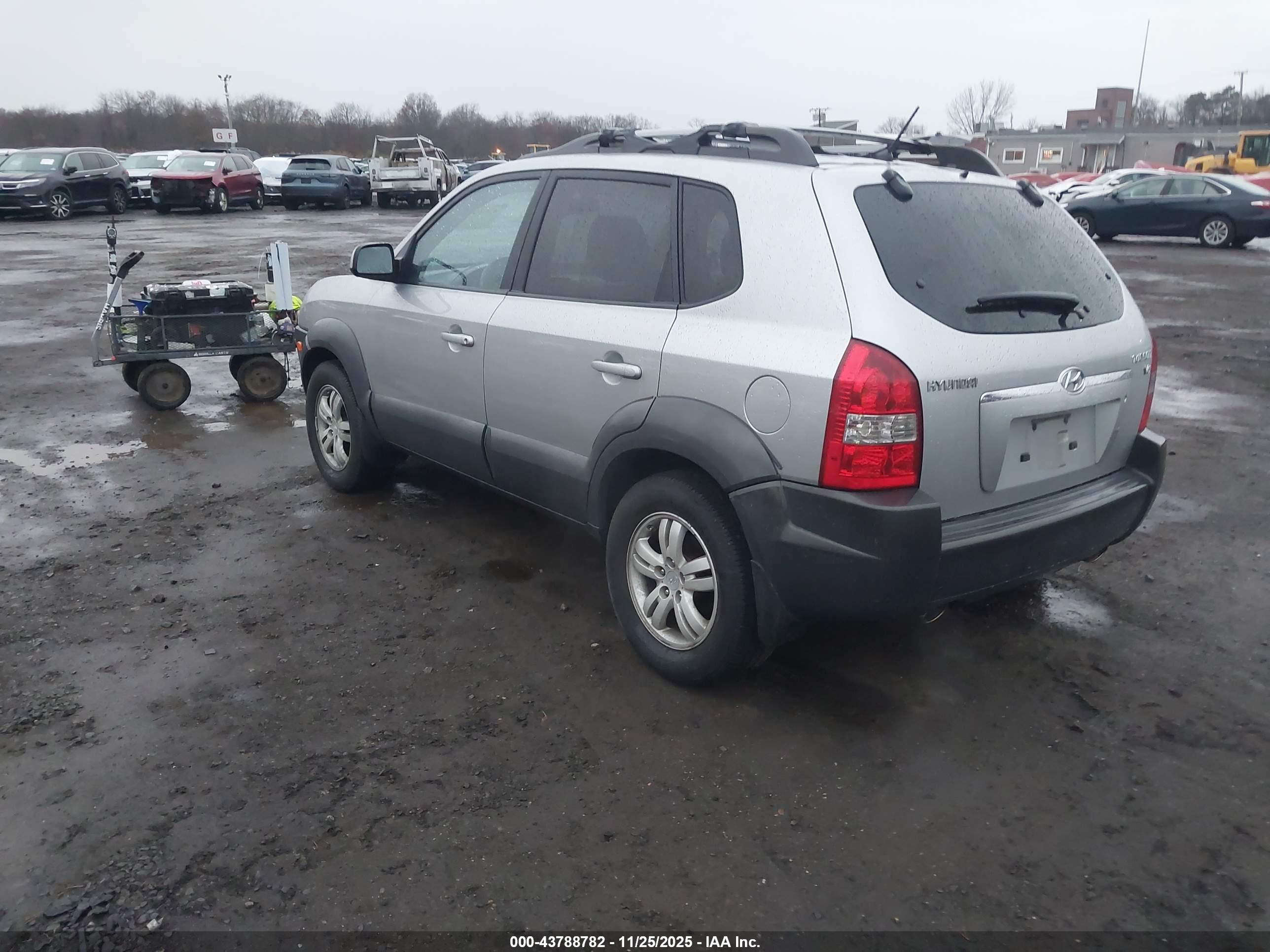 HYUNDAI TUCSON image 3