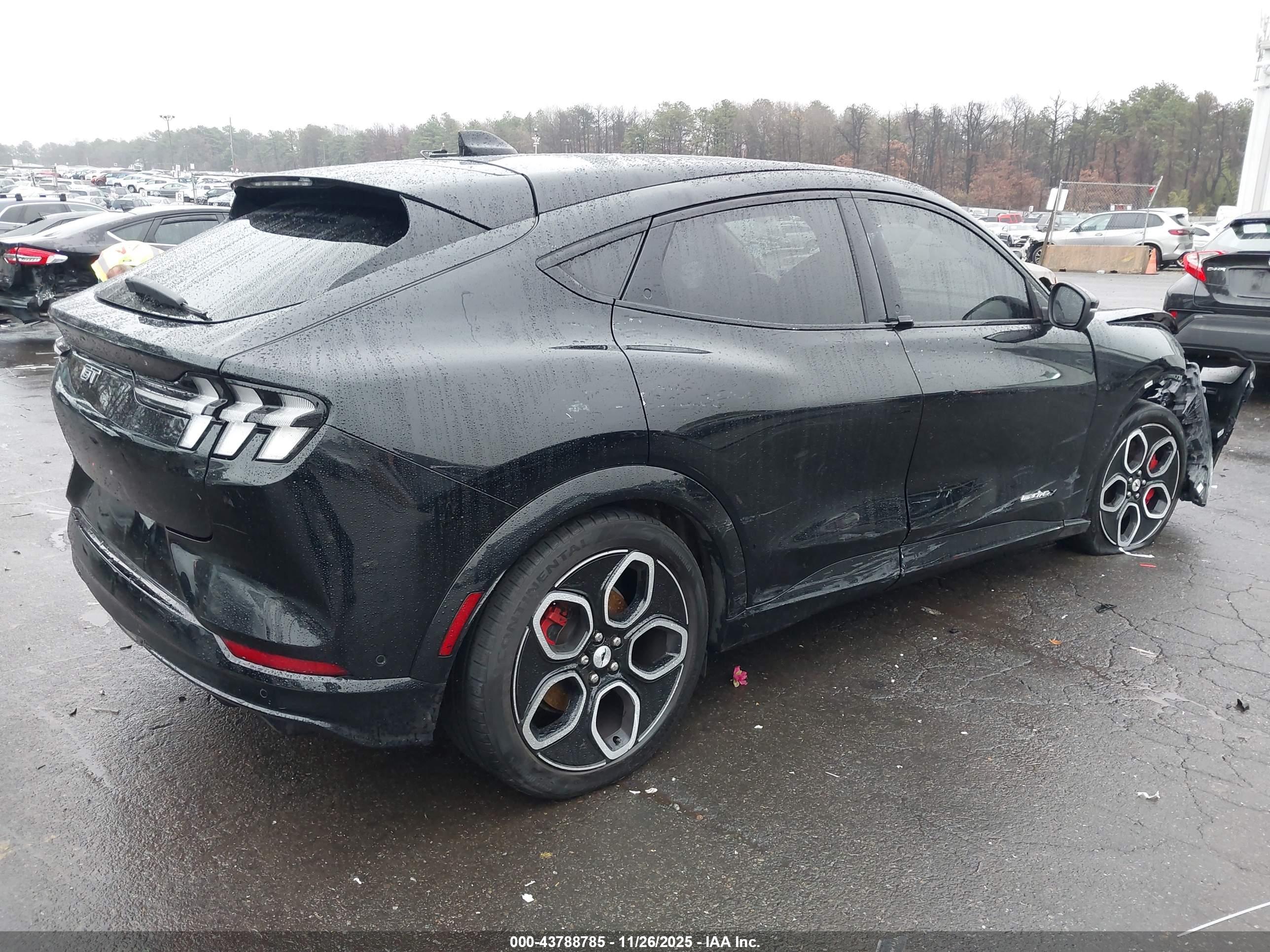 FORD MUSTANG image 4