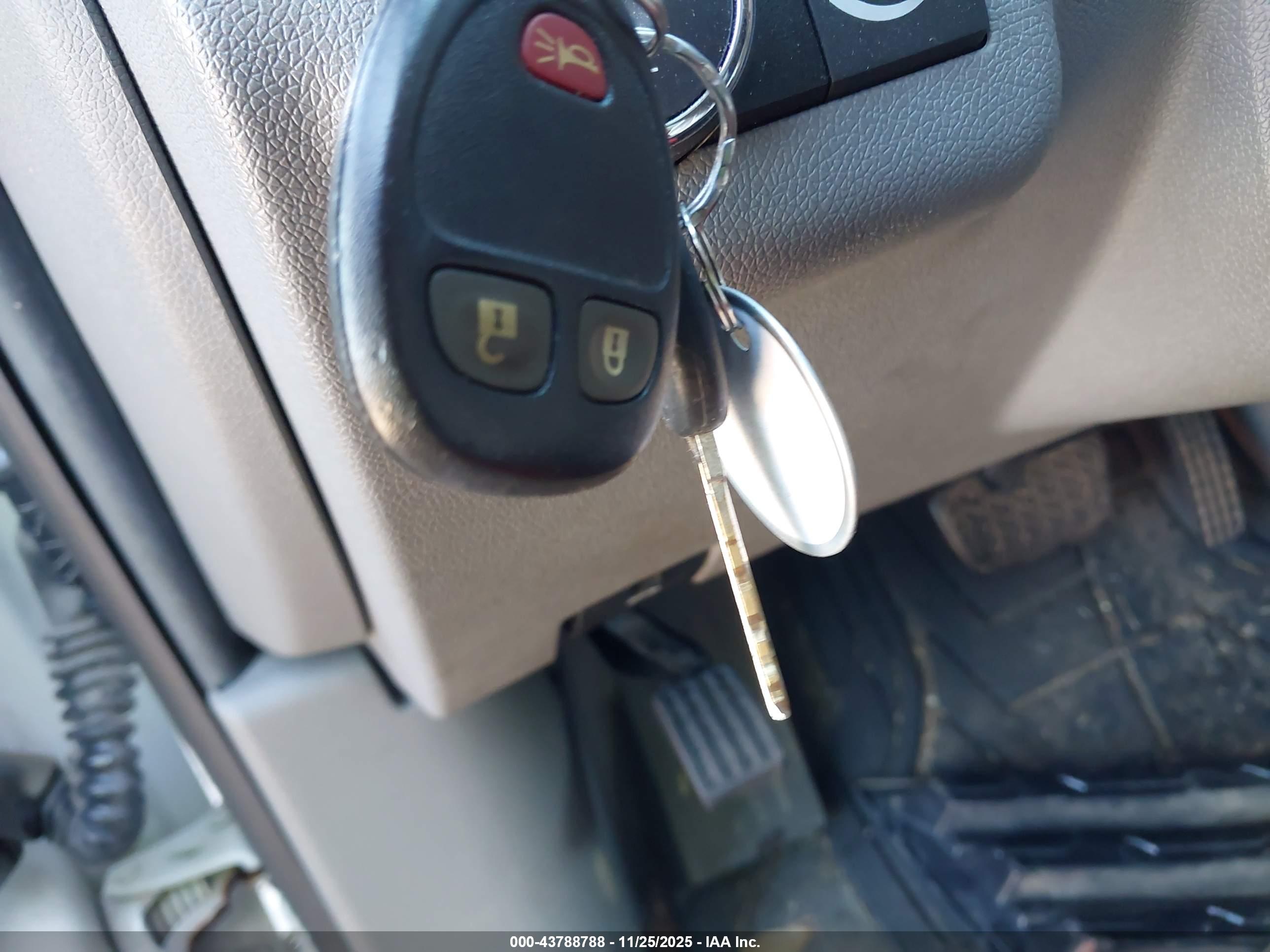 CHEVROLET TRAVERSE image 11