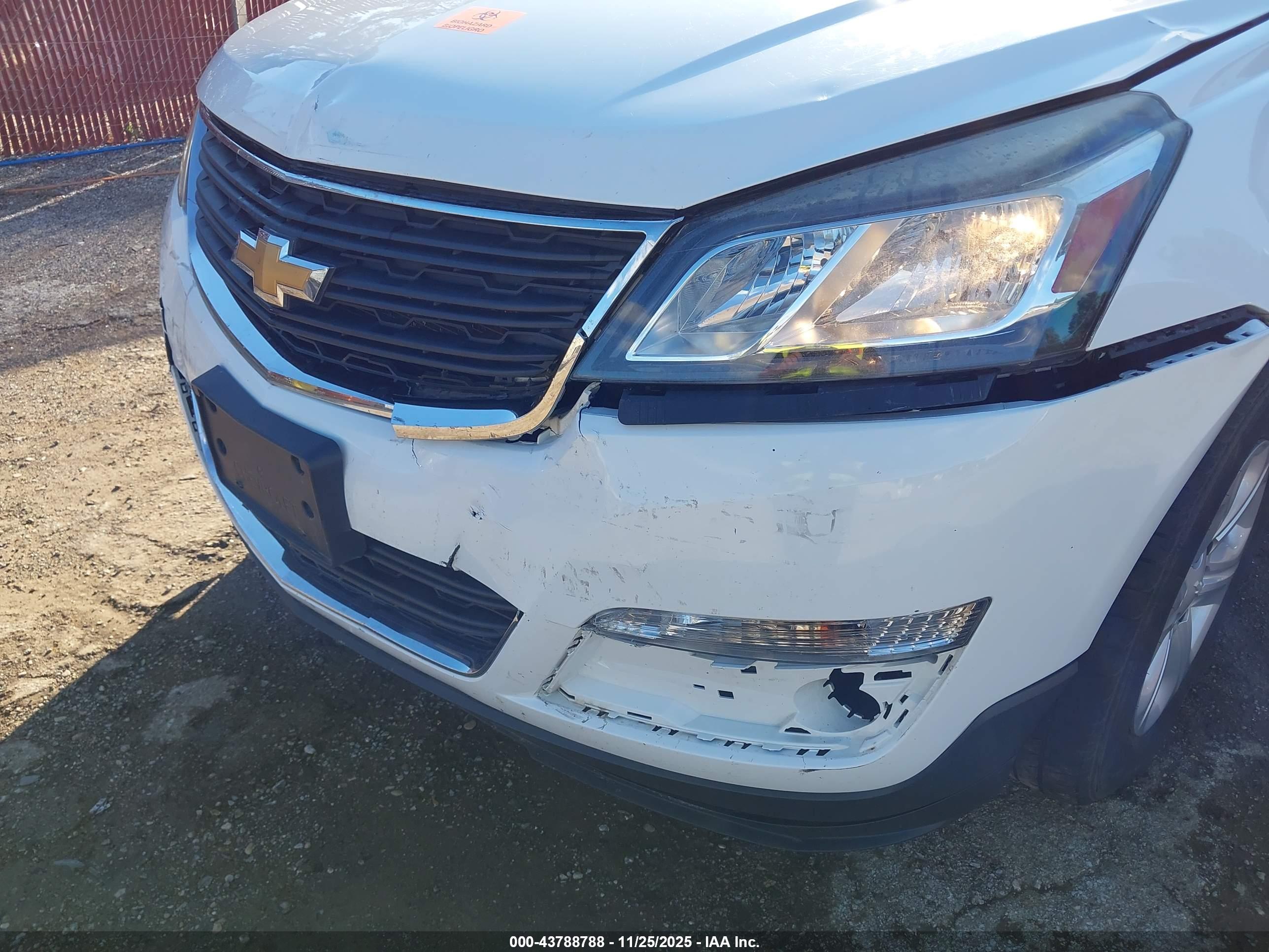 CHEVROLET TRAVERSE image 6