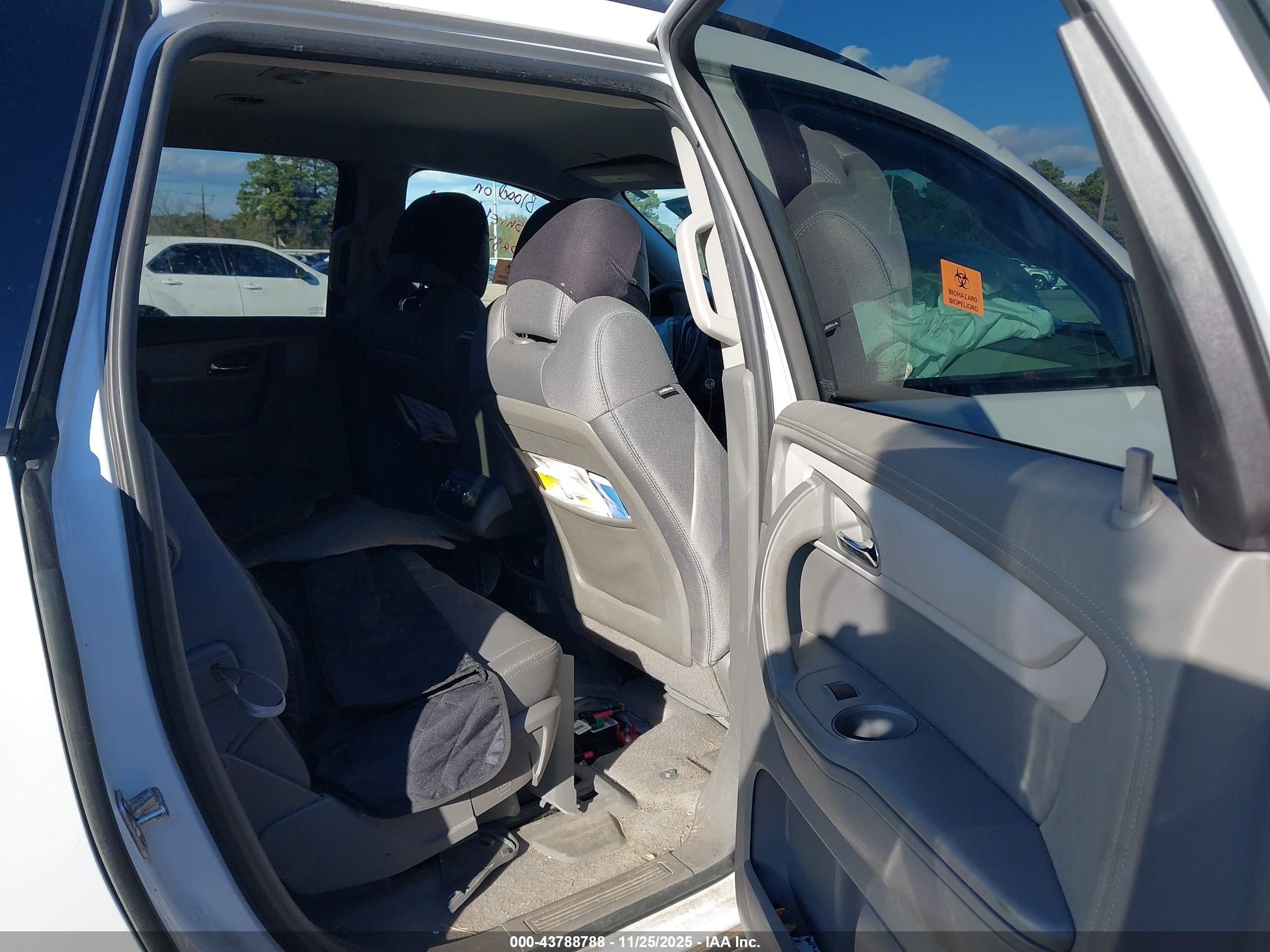 CHEVROLET TRAVERSE image 8