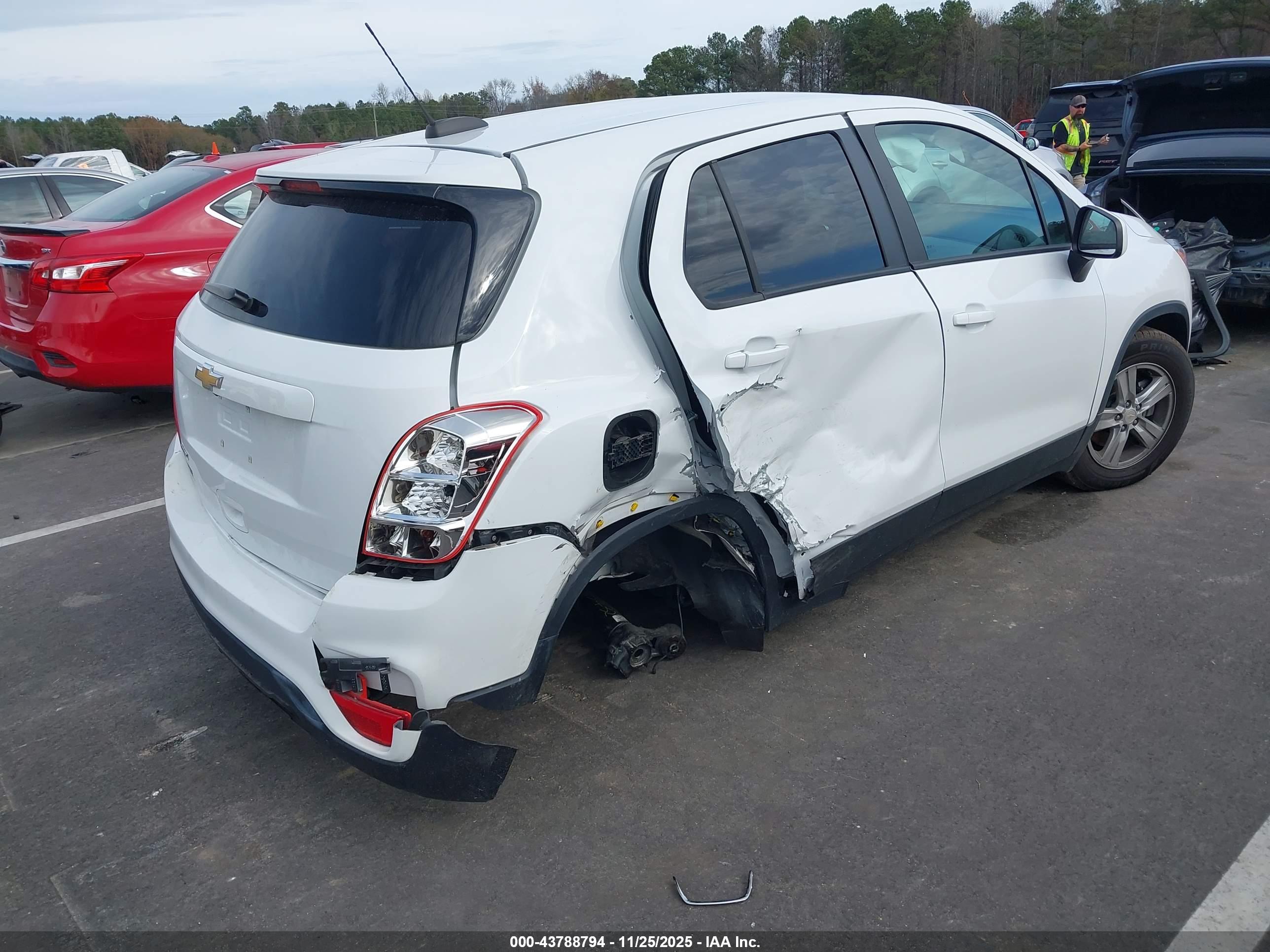 CHEVROLET TRAX image 4