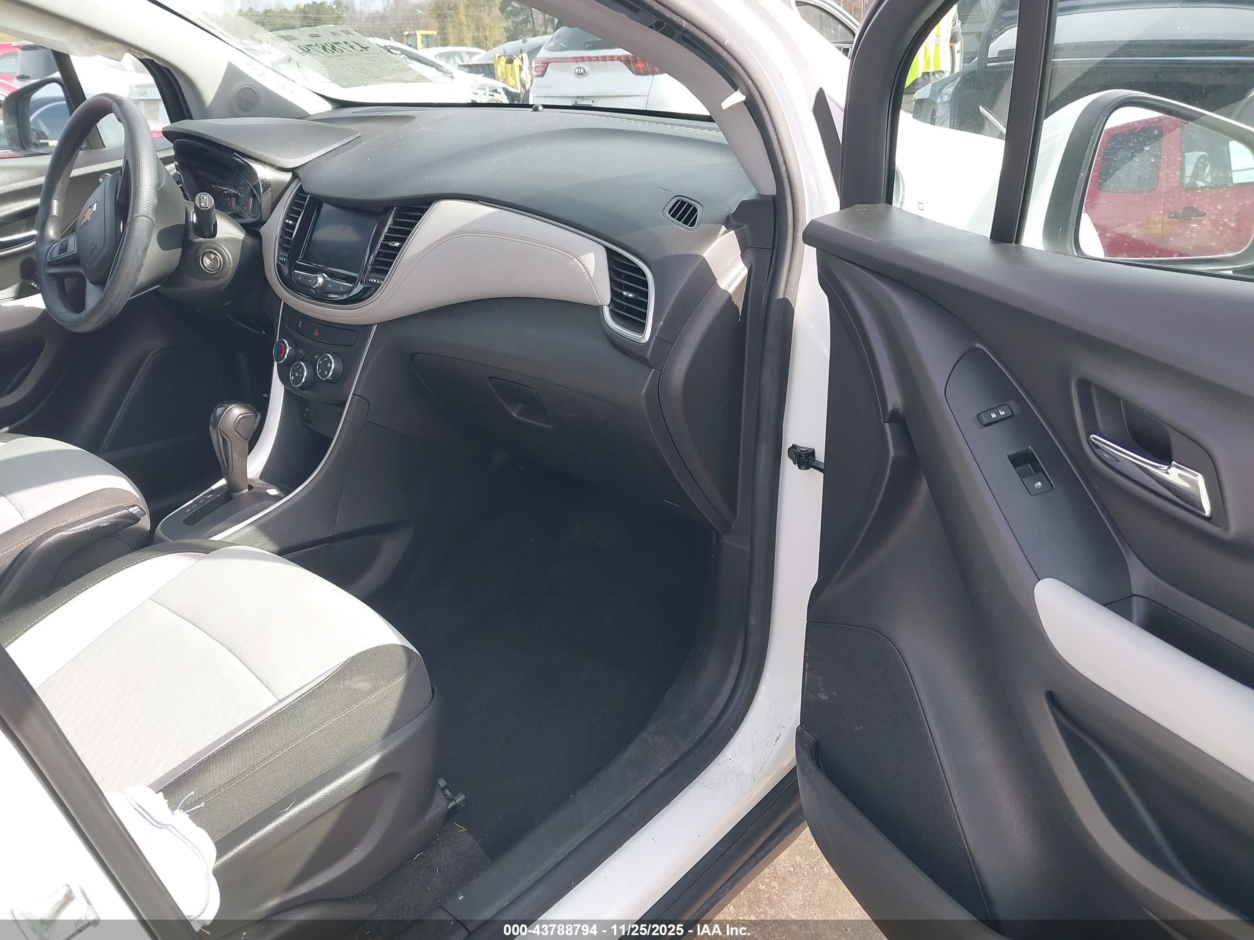 CHEVROLET TRAX image 5