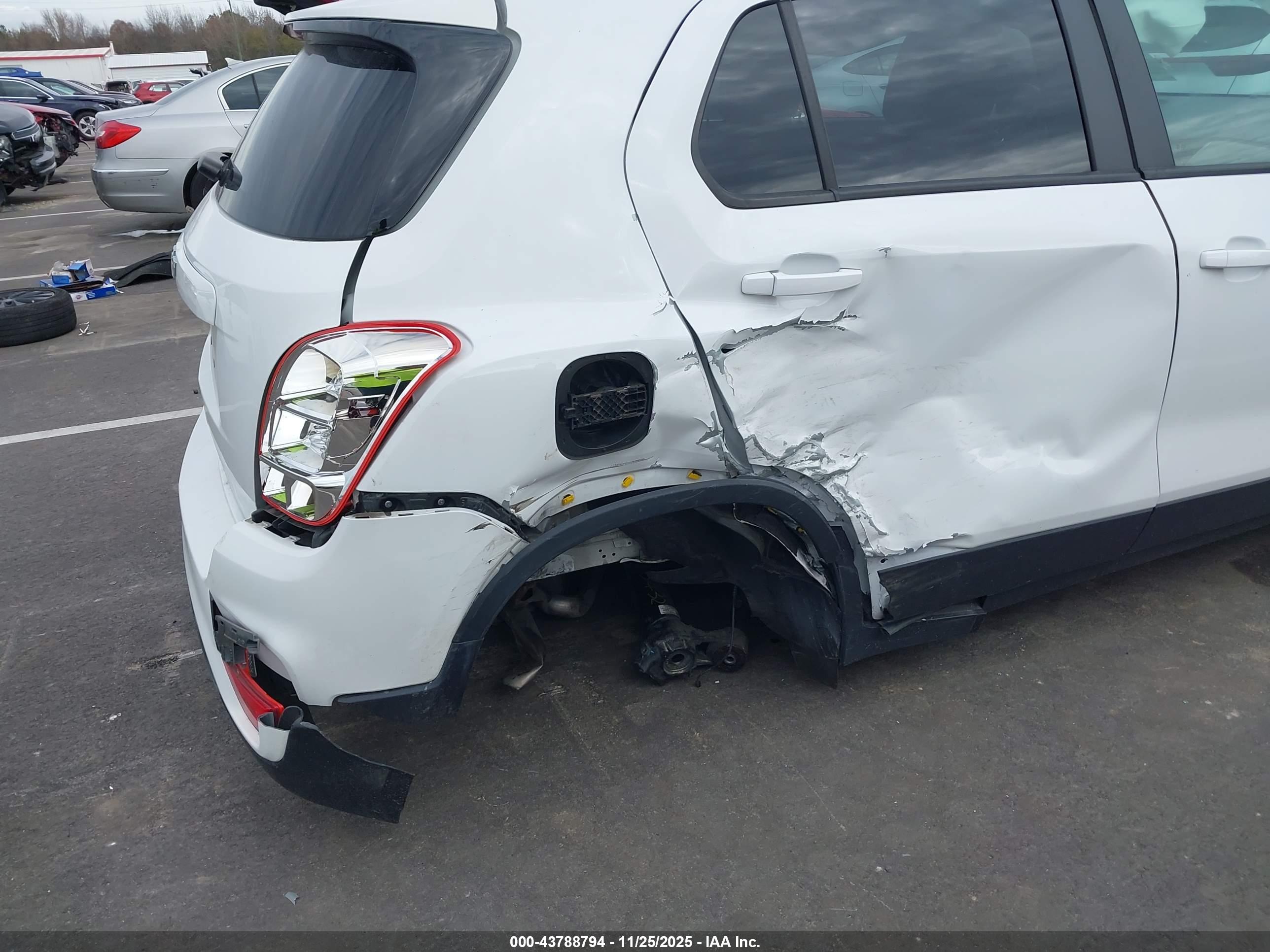 CHEVROLET TRAX image 6
