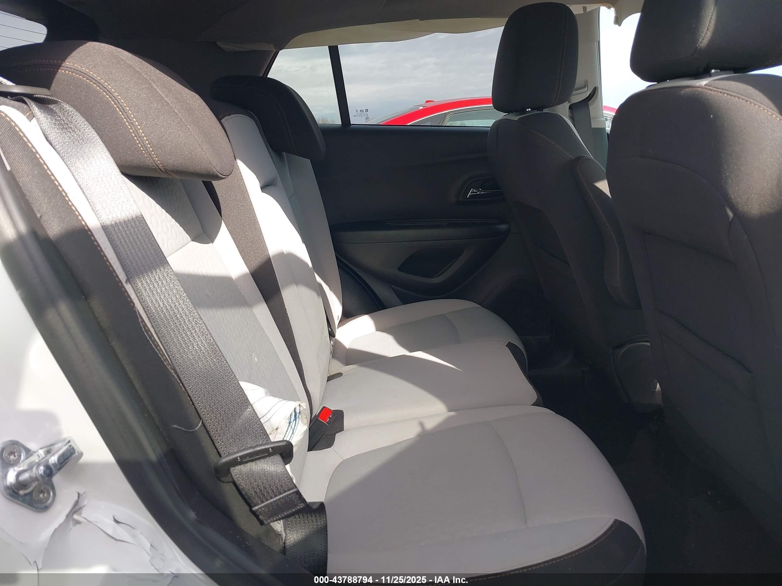 CHEVROLET TRAX image 8