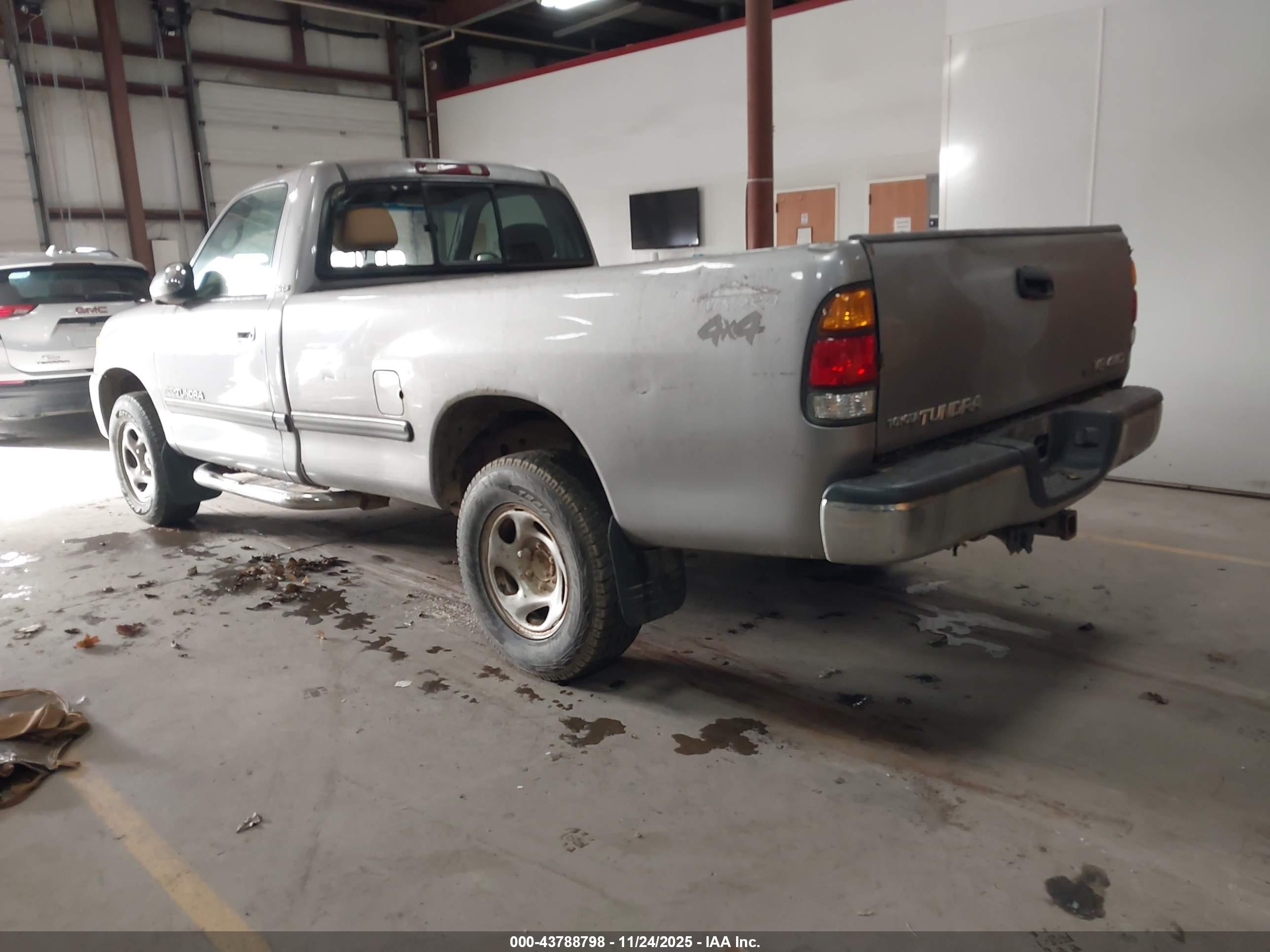 TOYOTA TUNDRA image 3