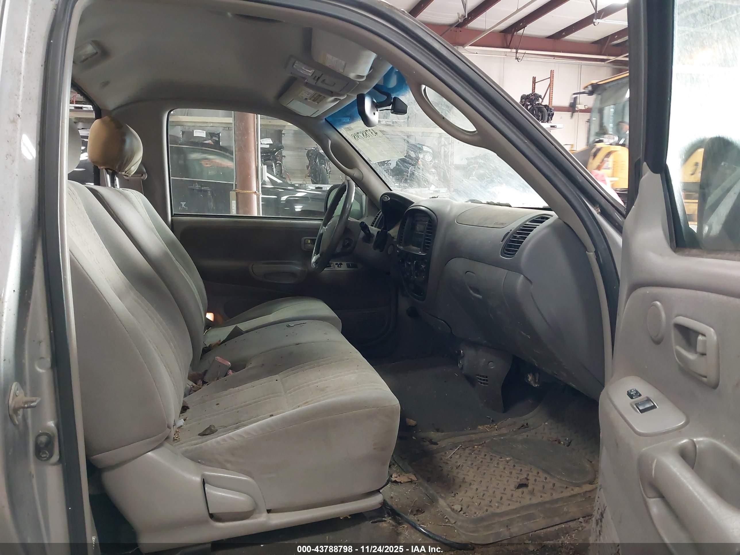 TOYOTA TUNDRA image 5