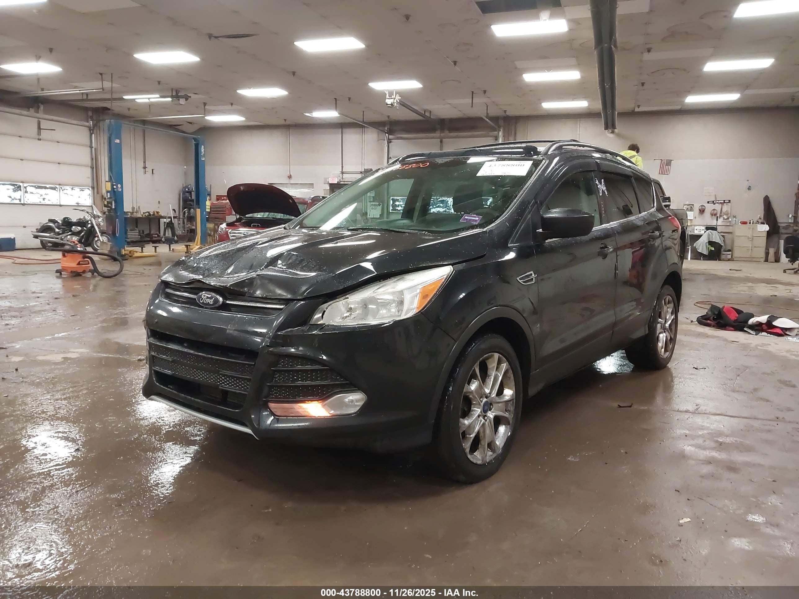 FORD ESCAPE image 2