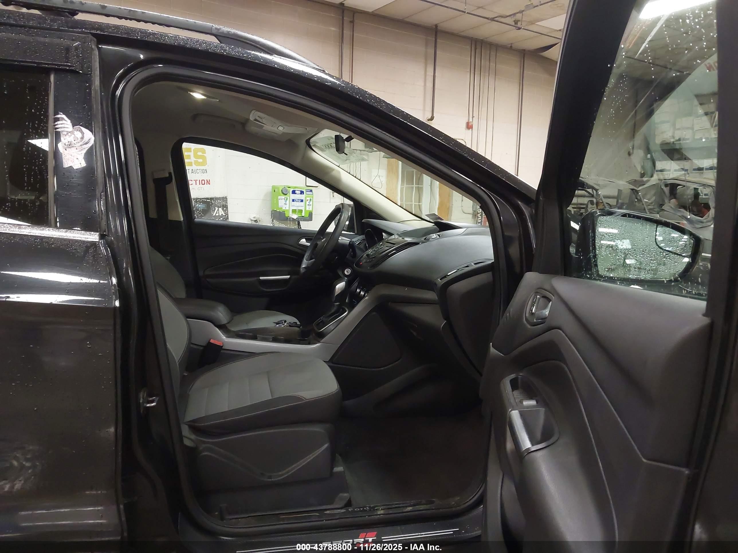 FORD ESCAPE image 5