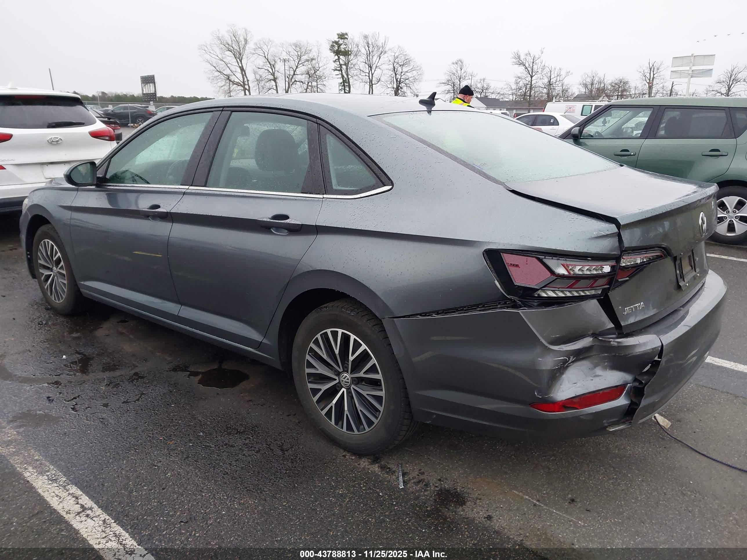 VOLKSWAGEN JETTA image 3