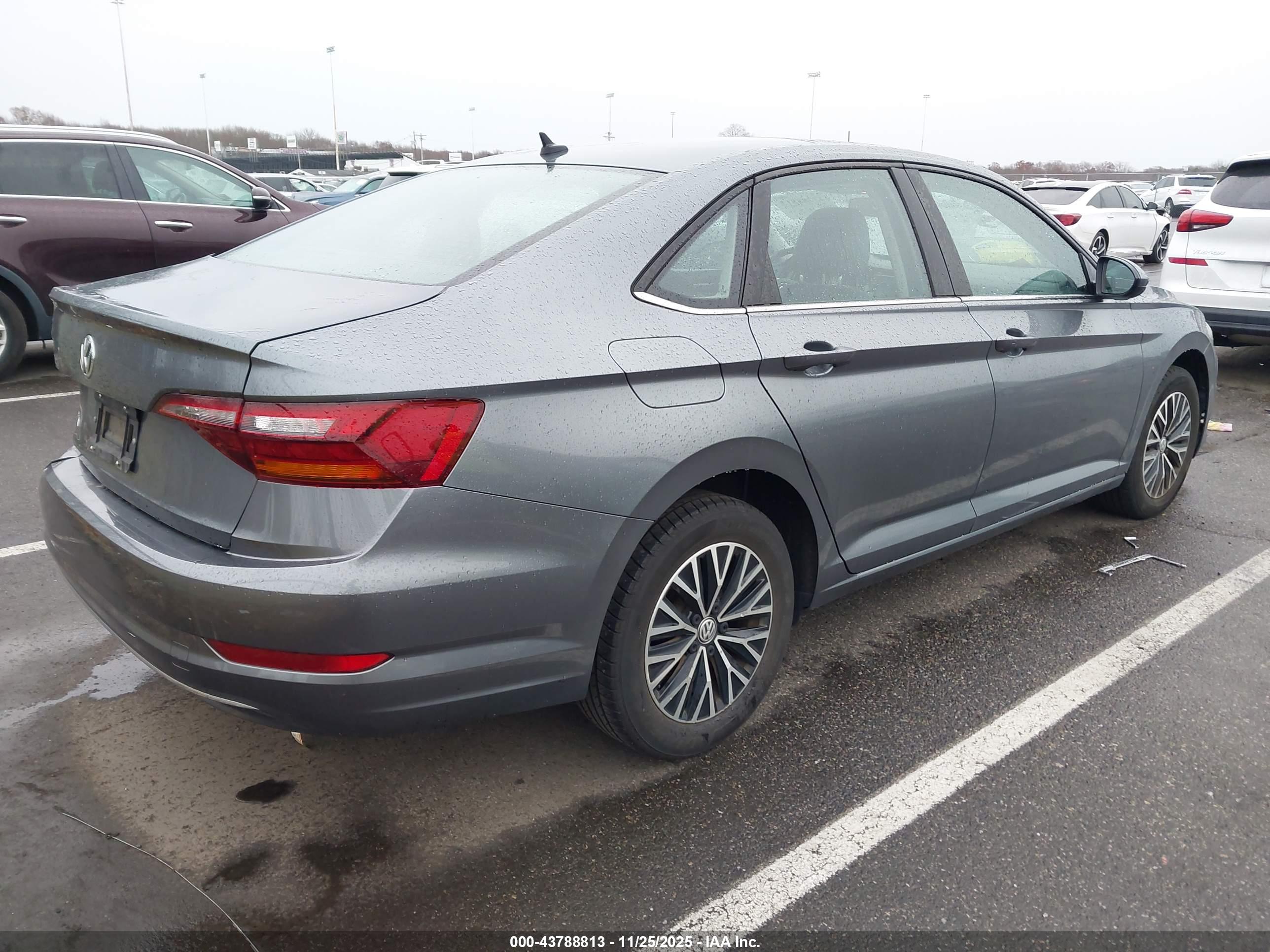 VOLKSWAGEN JETTA image 4