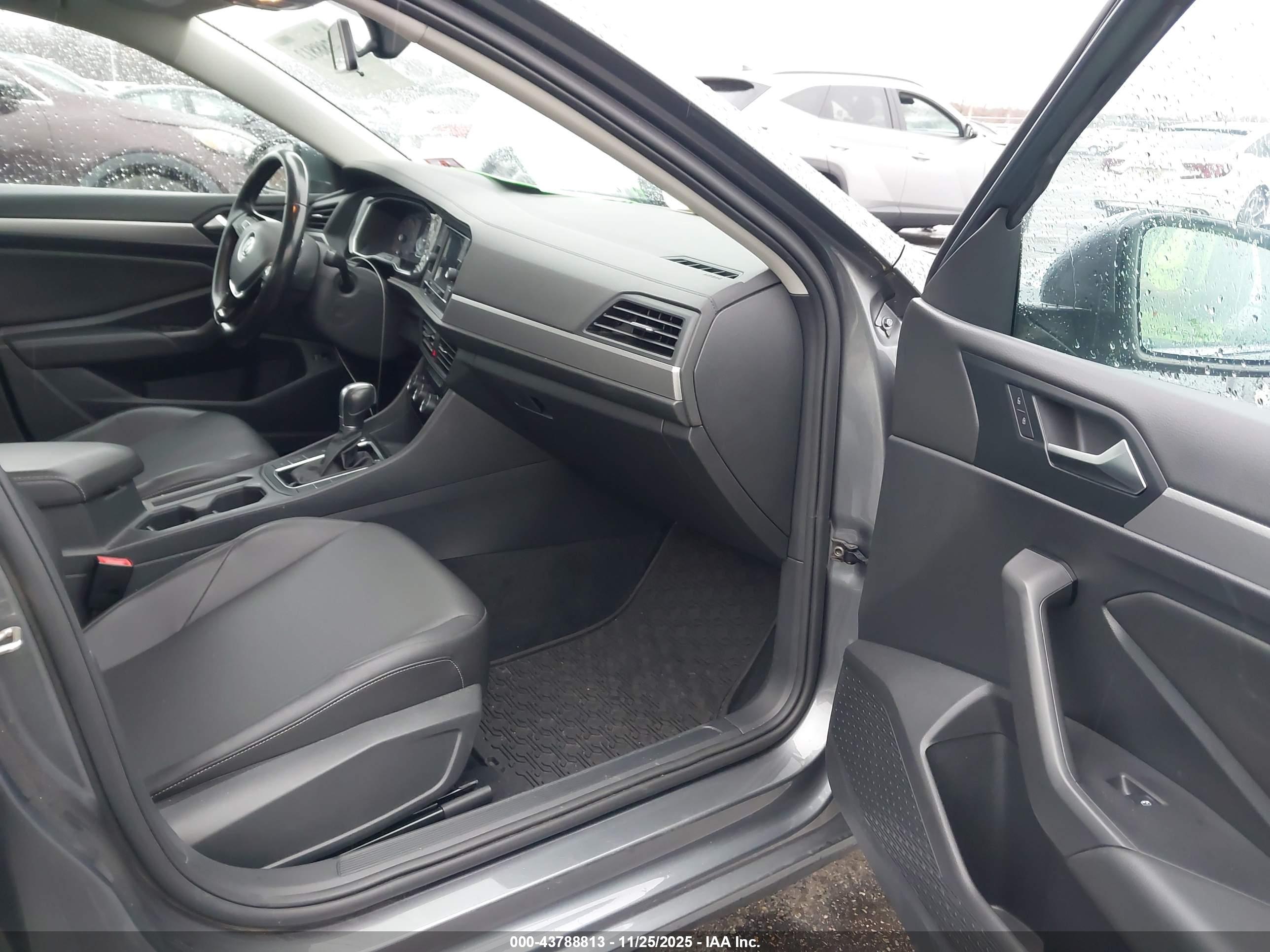 VOLKSWAGEN JETTA image 5