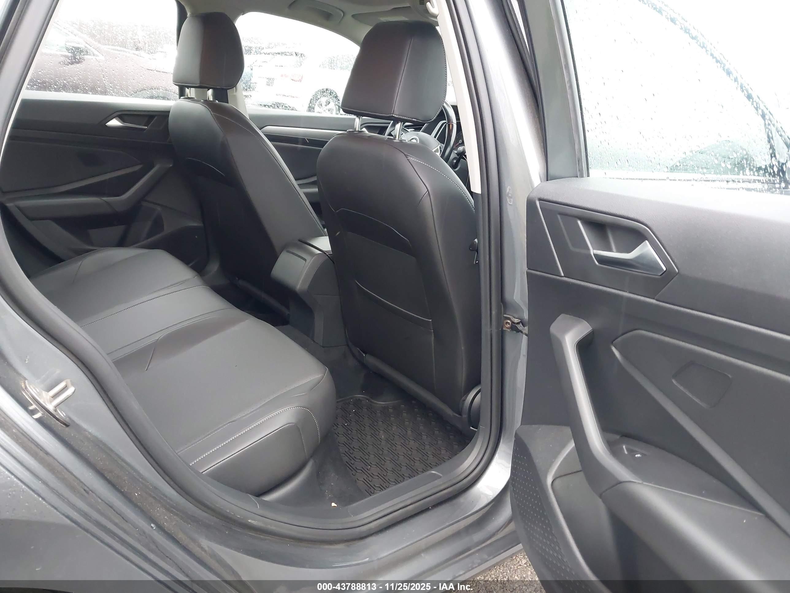 VOLKSWAGEN JETTA image 8