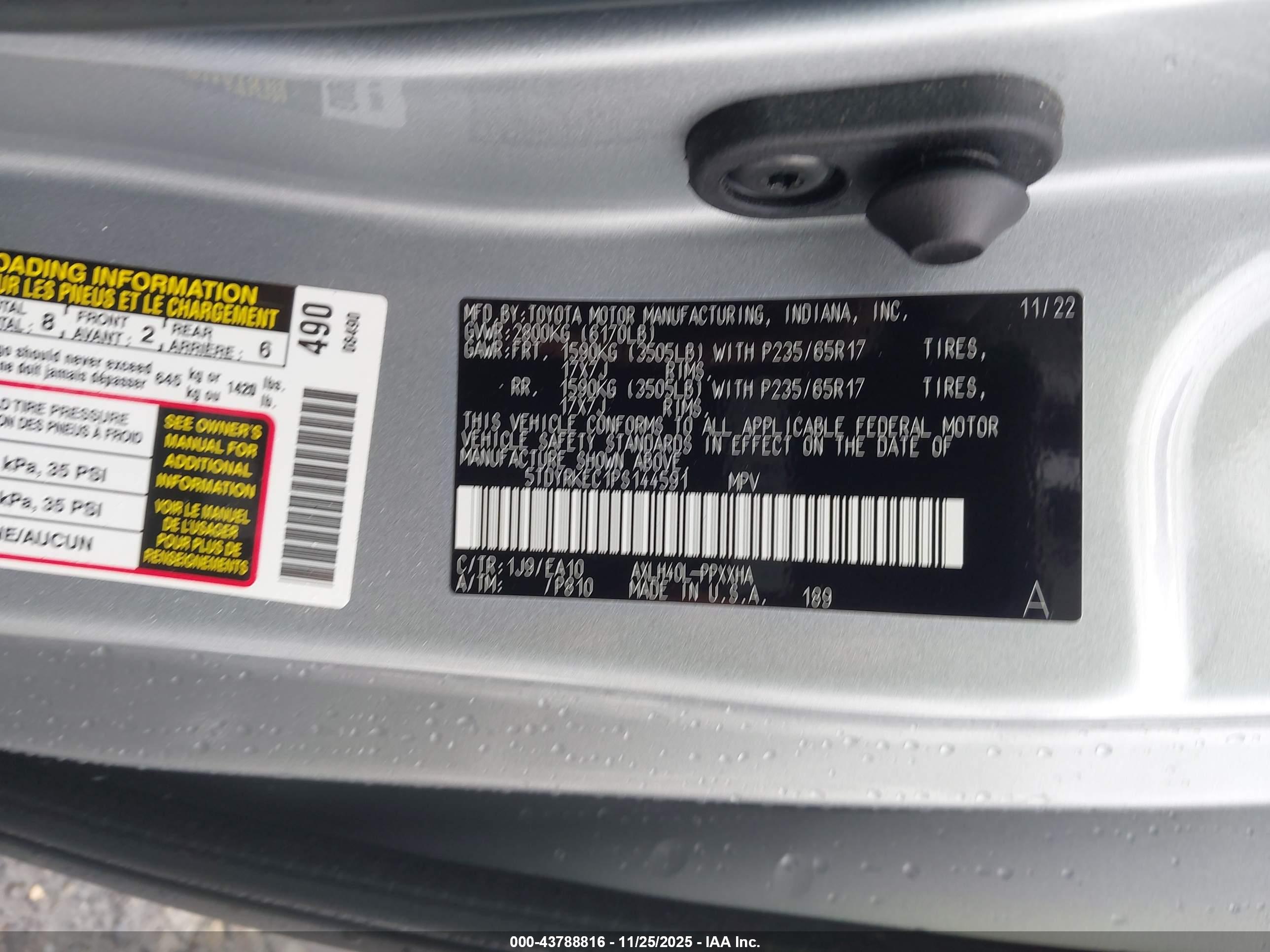 TOYOTA SIENNA image 9