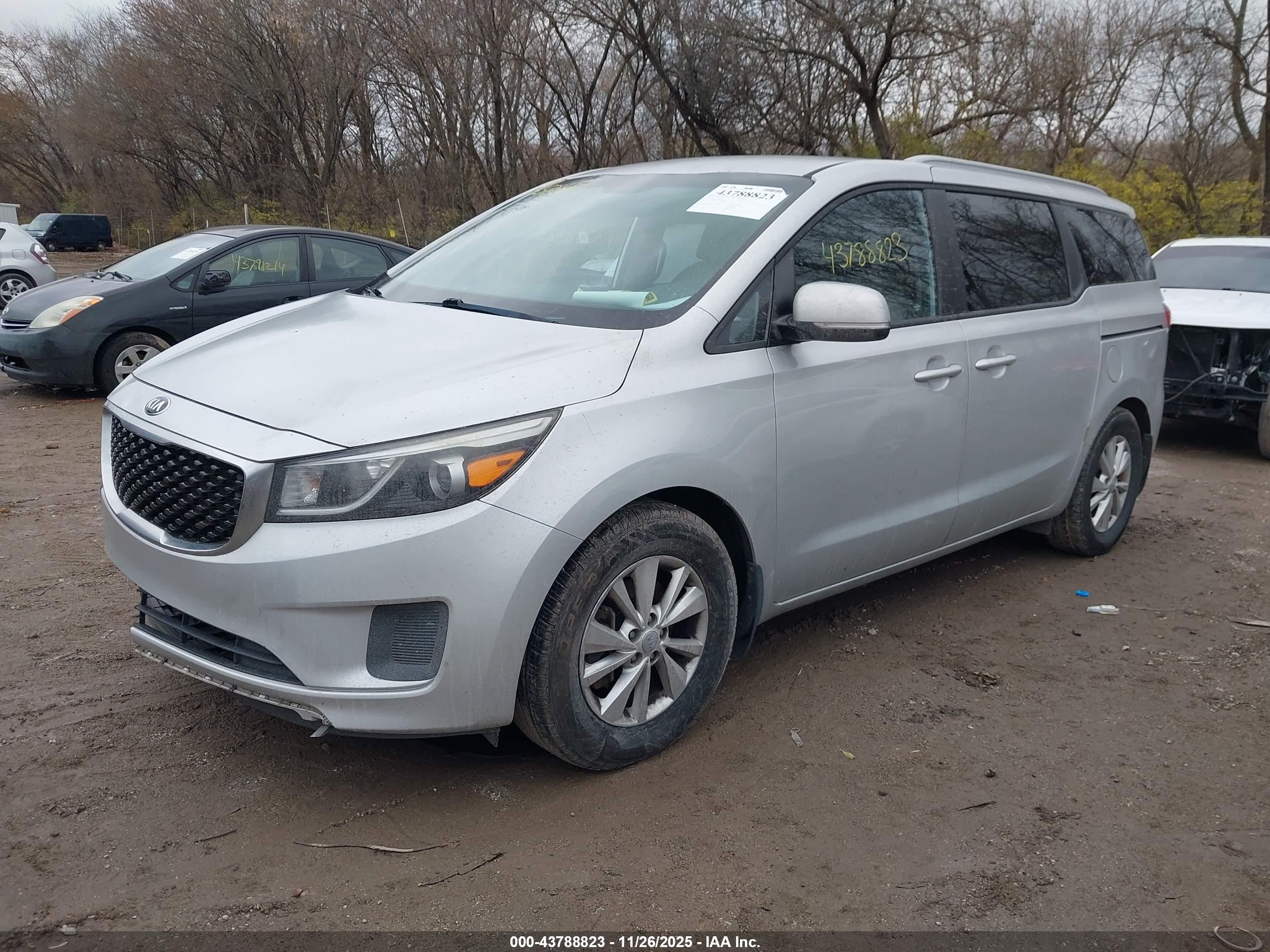 KIA SEDONA image 2
