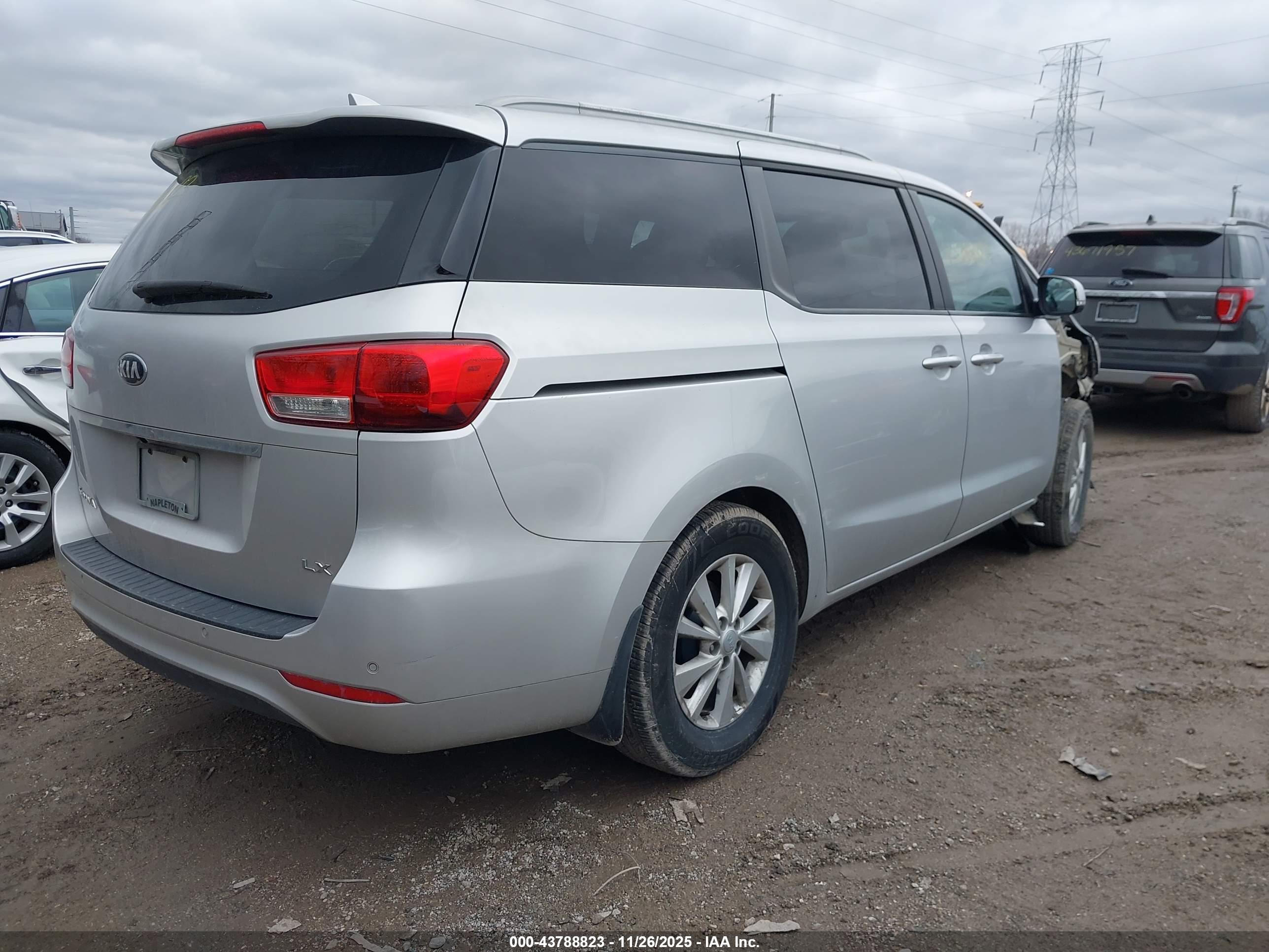 KIA SEDONA image 4